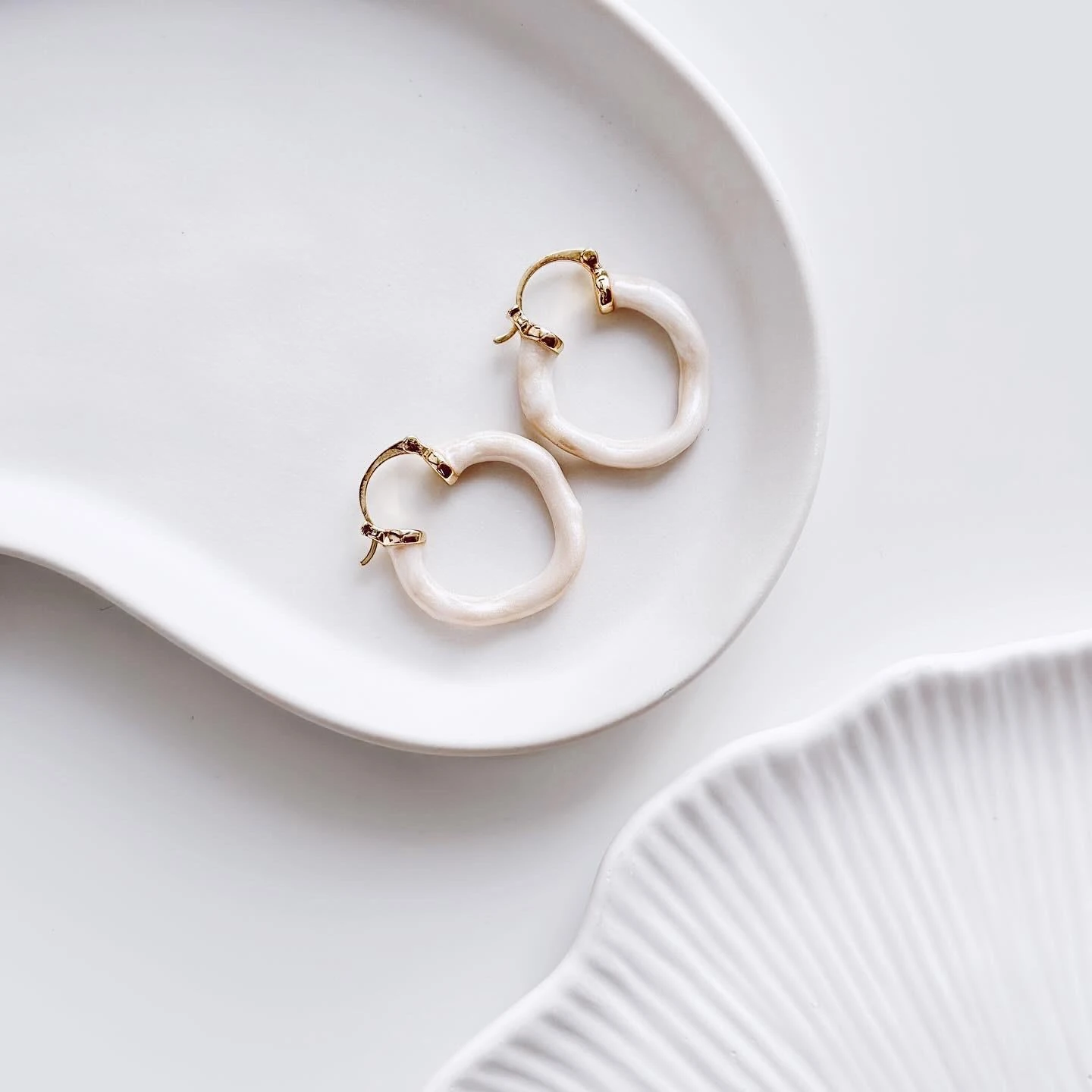 Clach gheal çelik küpe