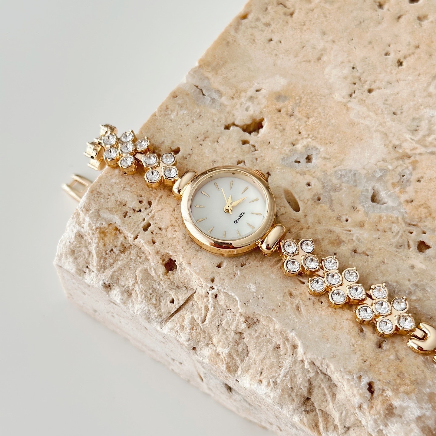 Altara Watch