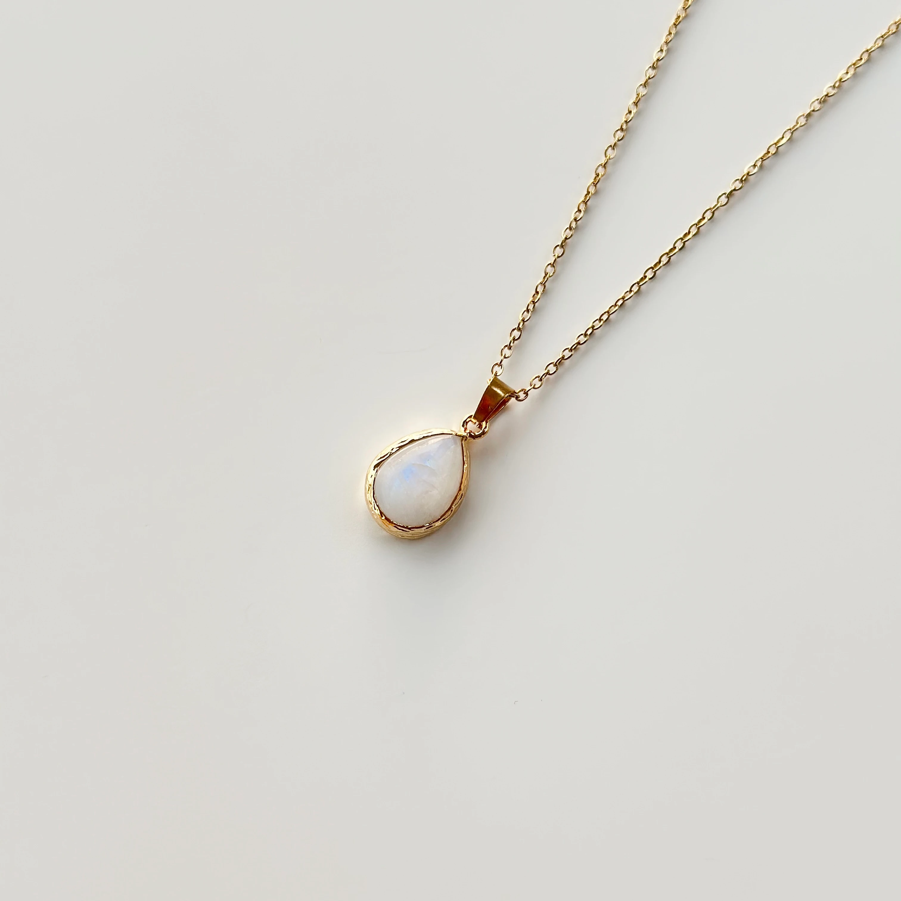 Ay ışığı Damla Doğal Taş Kolye