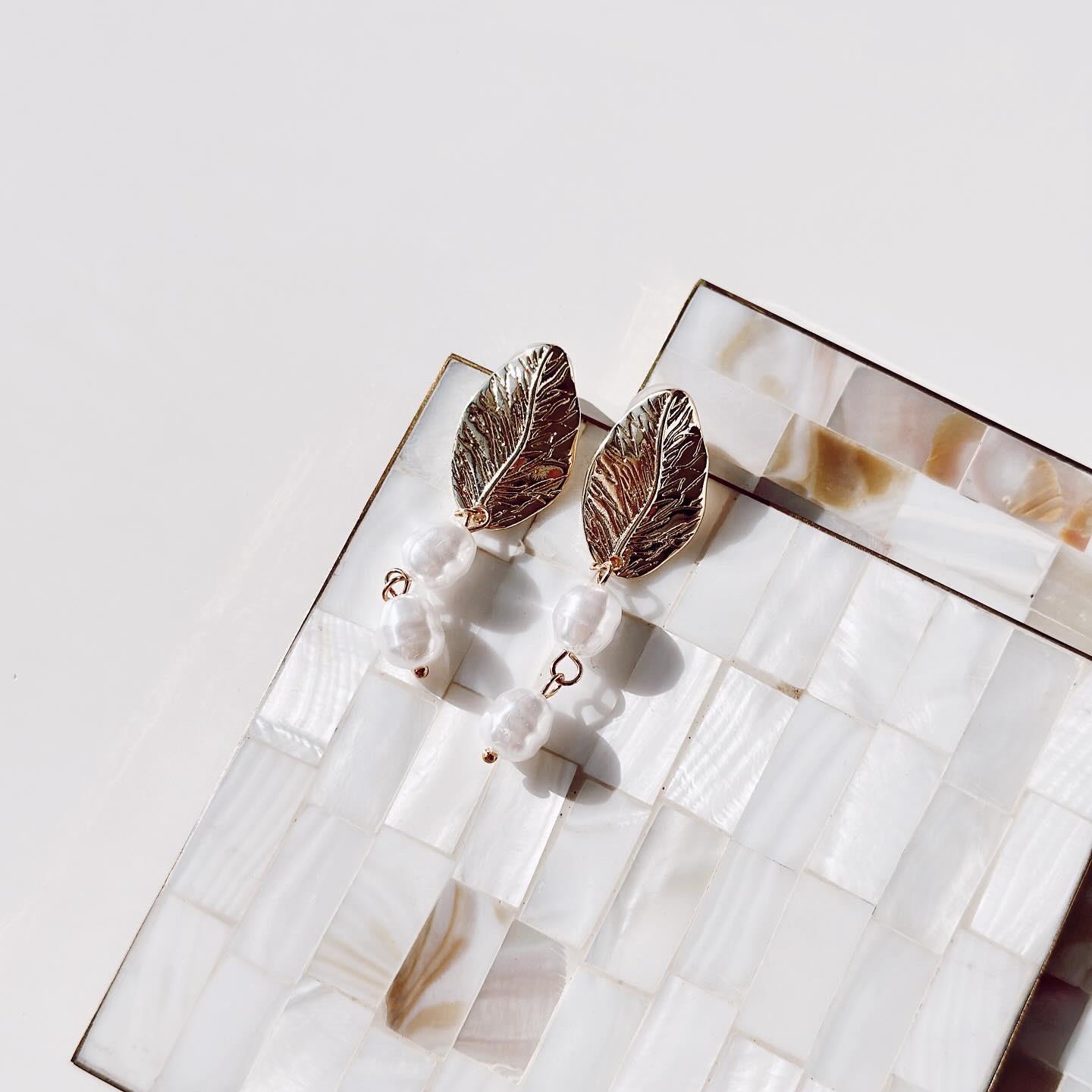 Gold Yaprak Çelik küpe