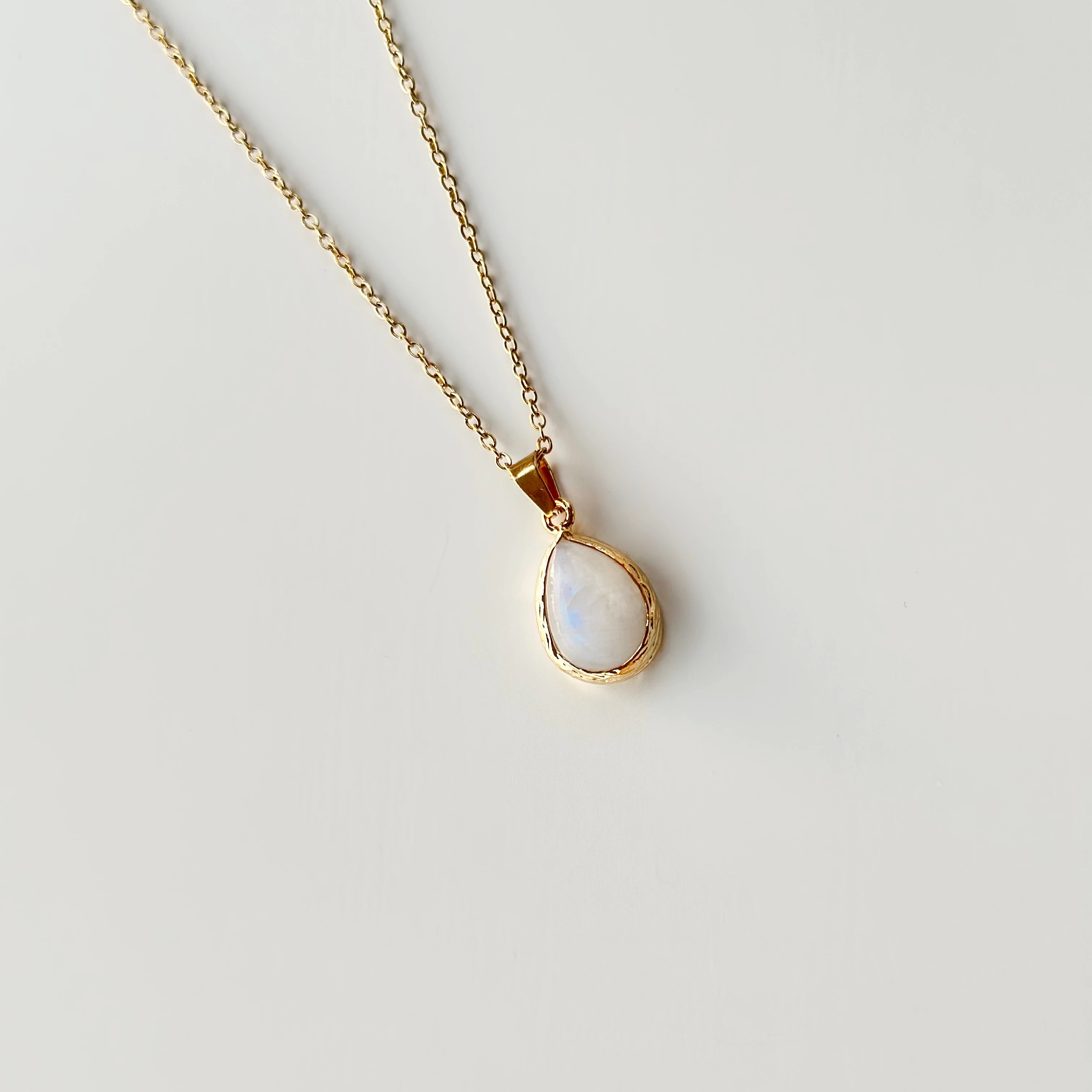 Ay ışığı Damla Doğal Taş Kolye