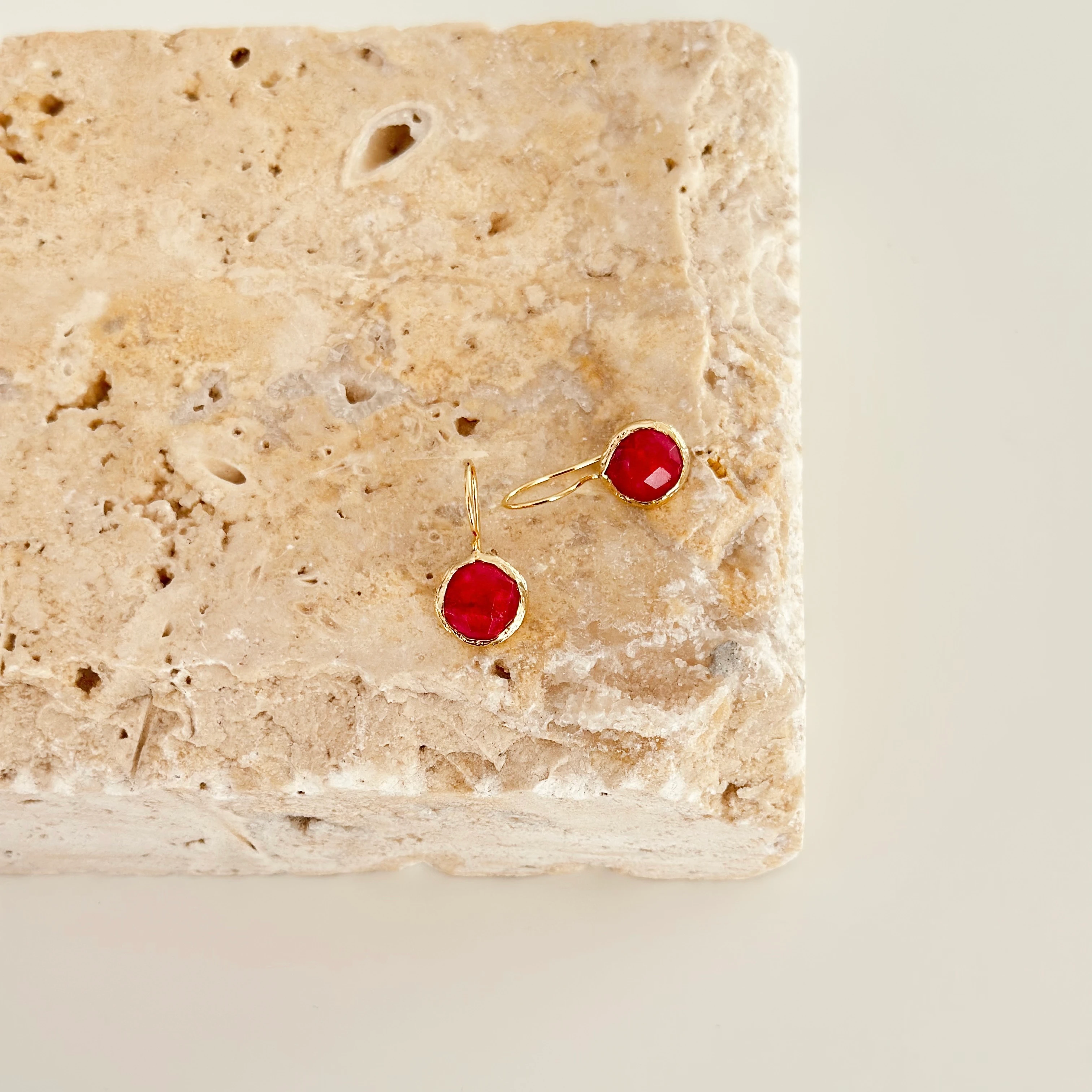 Fuşya Pembesi Doğal Taş Küpe