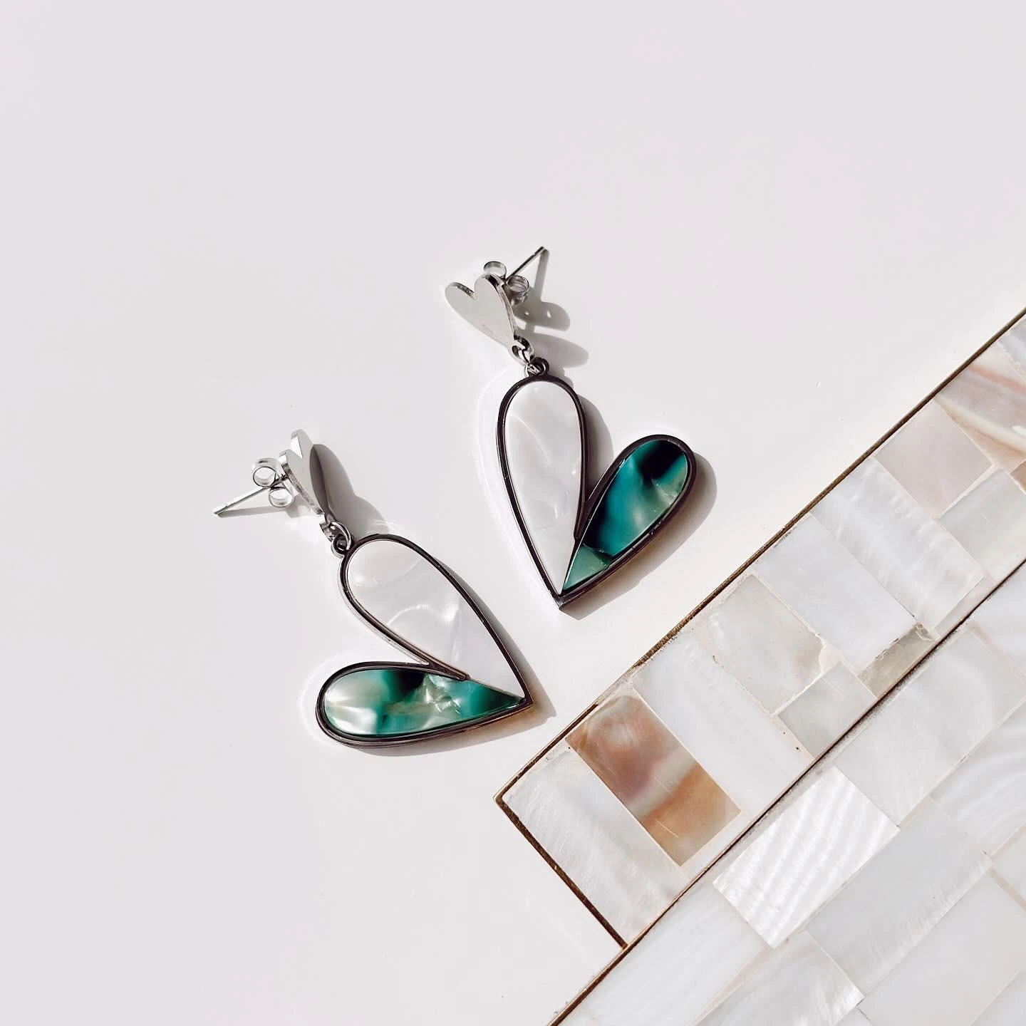 Un cuore grey çelik küpe