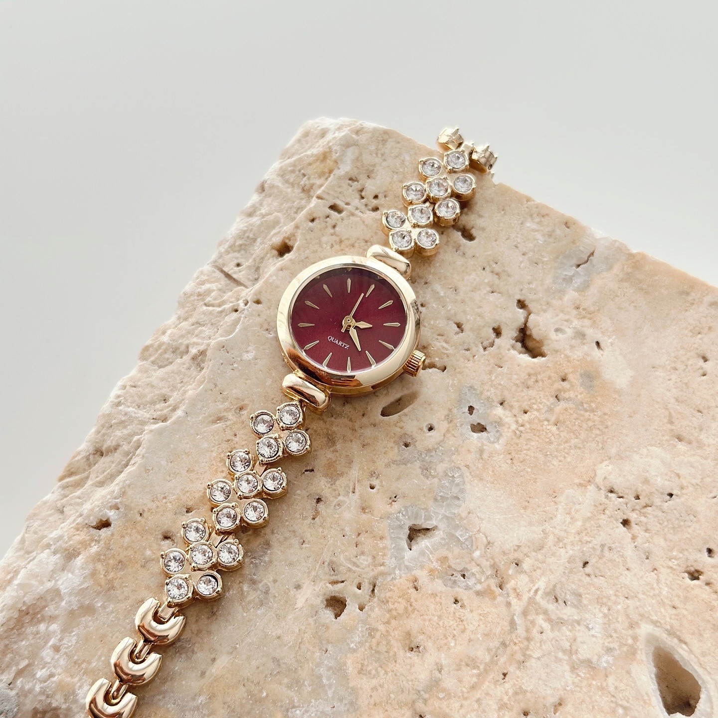 Aurea Watch