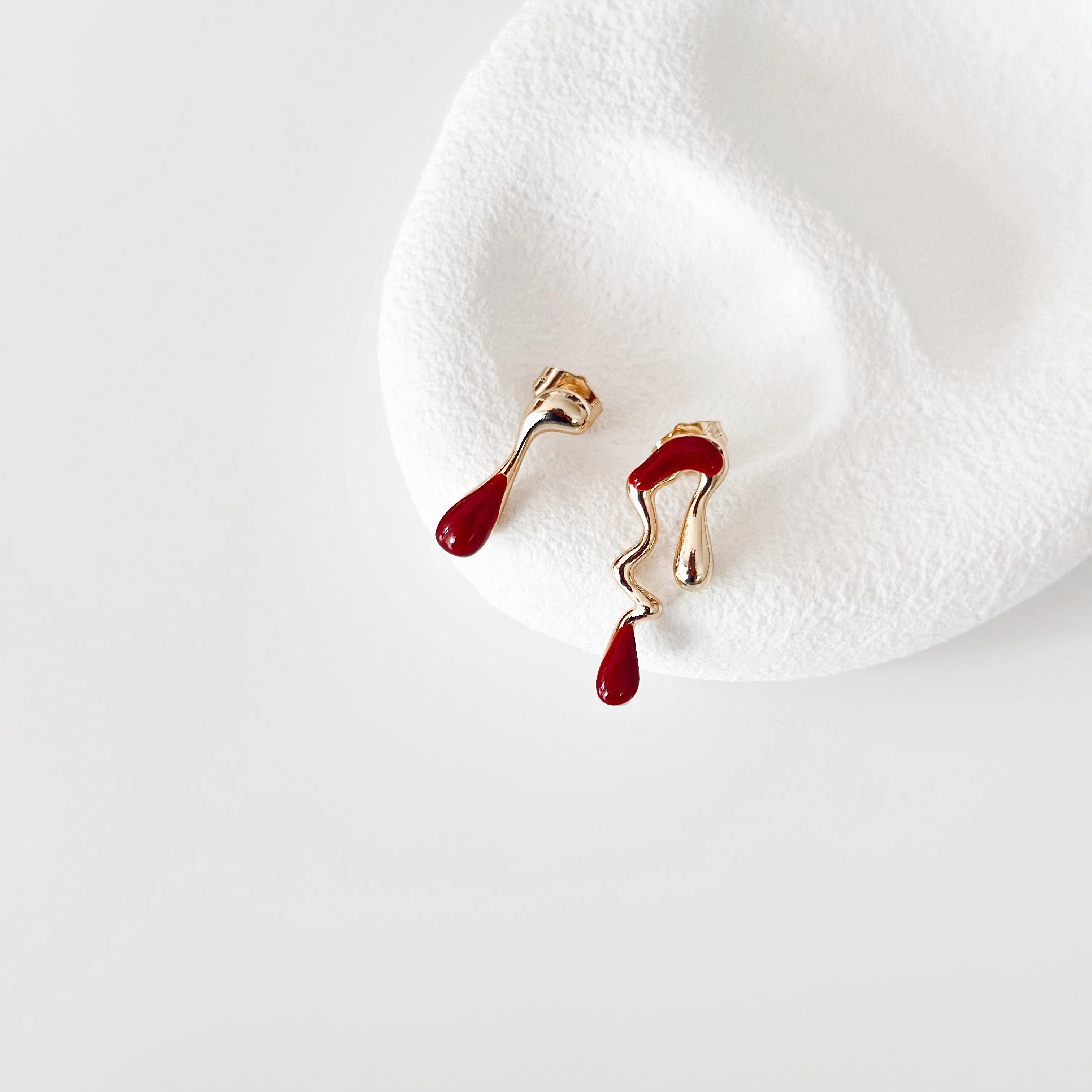 Rouge bizarre Çelik küpe