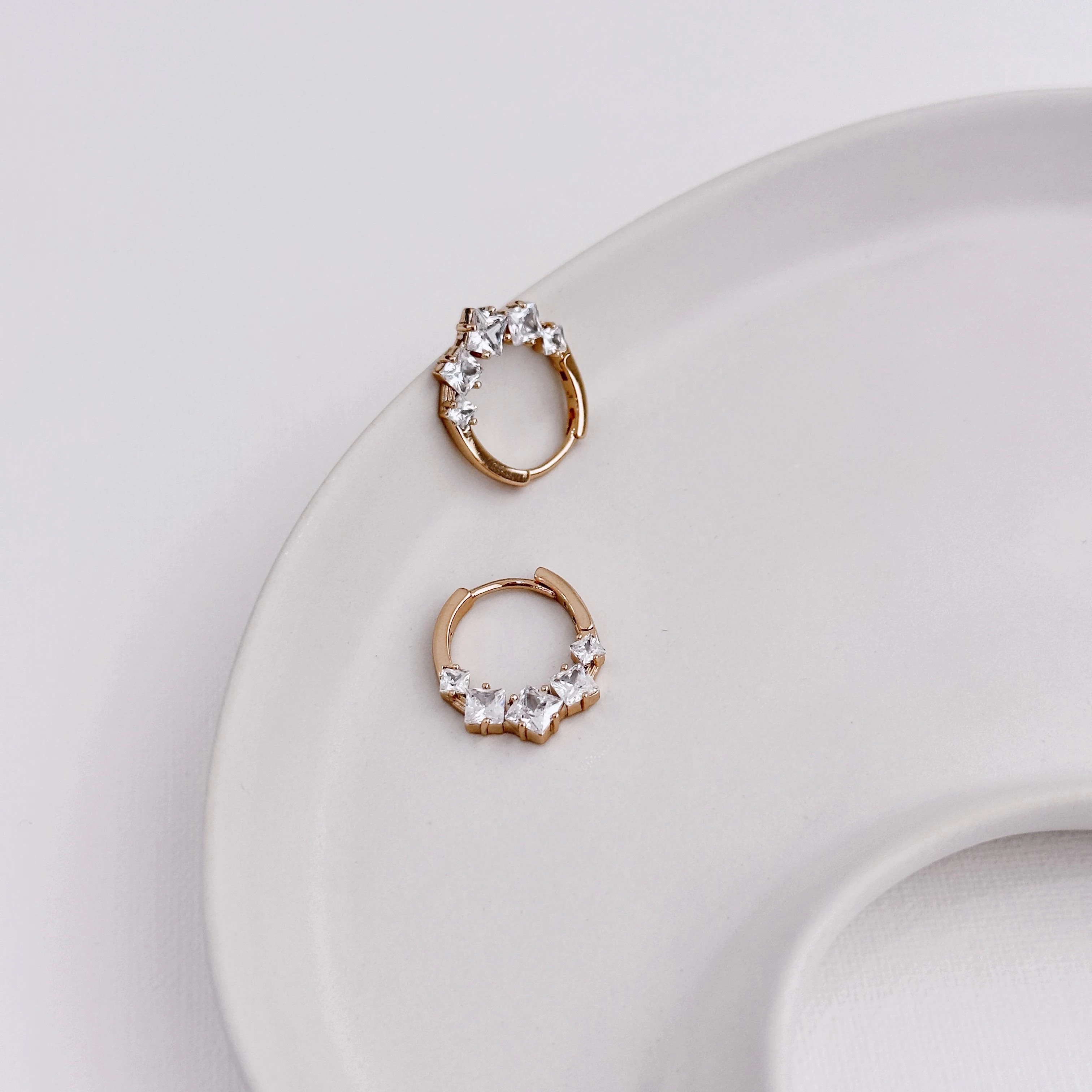 Kırık Taş Xuping Küpe Çelik