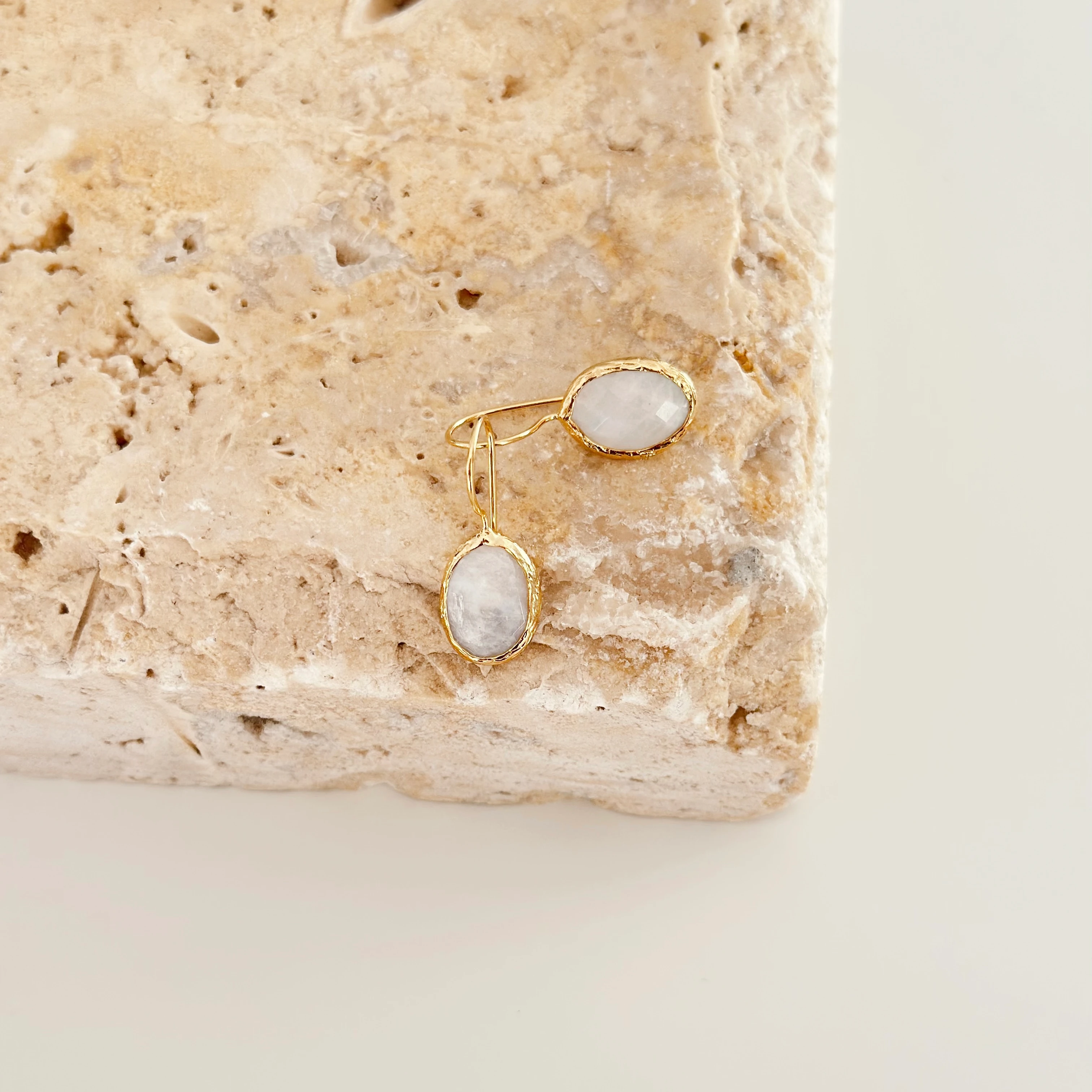 Ay Işığı Sallantılı Küpe