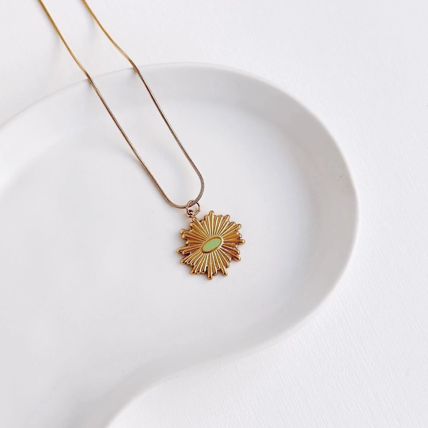 Single green Çelik Kolye