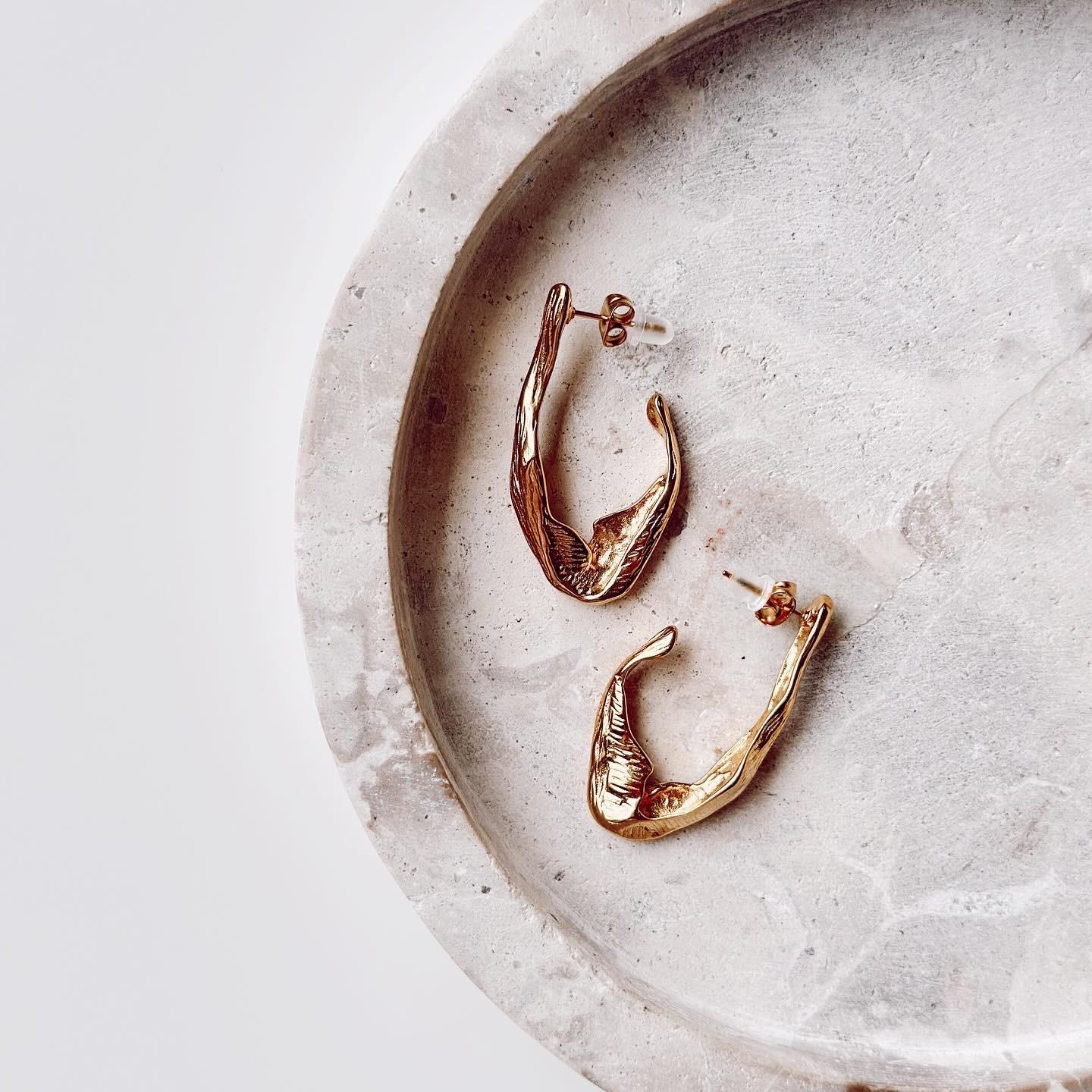 Escaliers gold çelik küpe