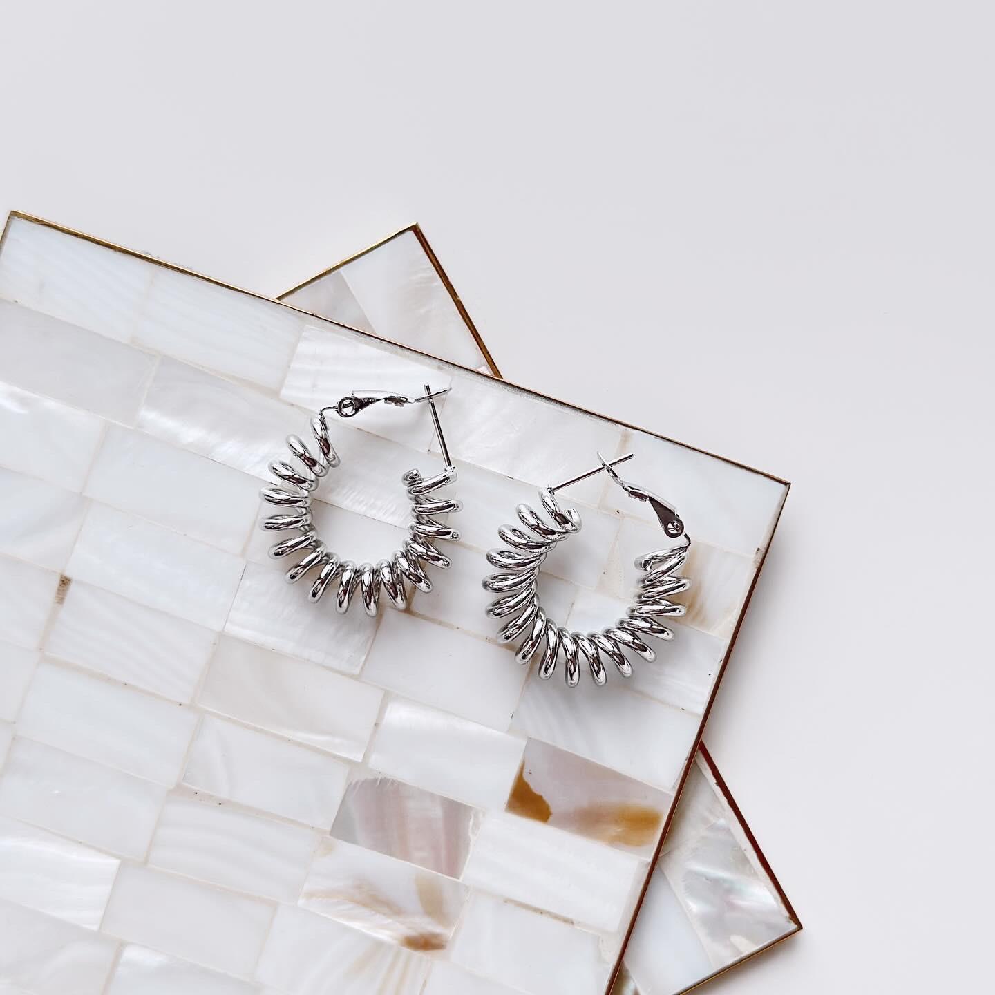 Lazo gris Çelik küpe