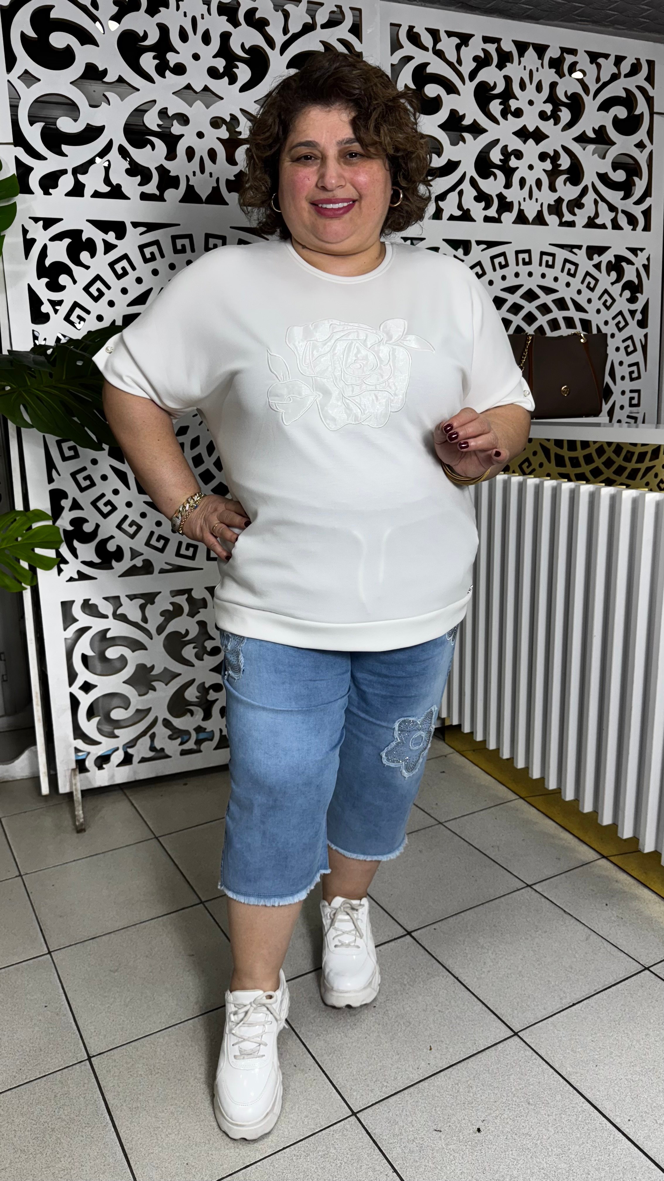 ÇİÇEK NAKIŞLI TAŞLI KOT KAPRİ