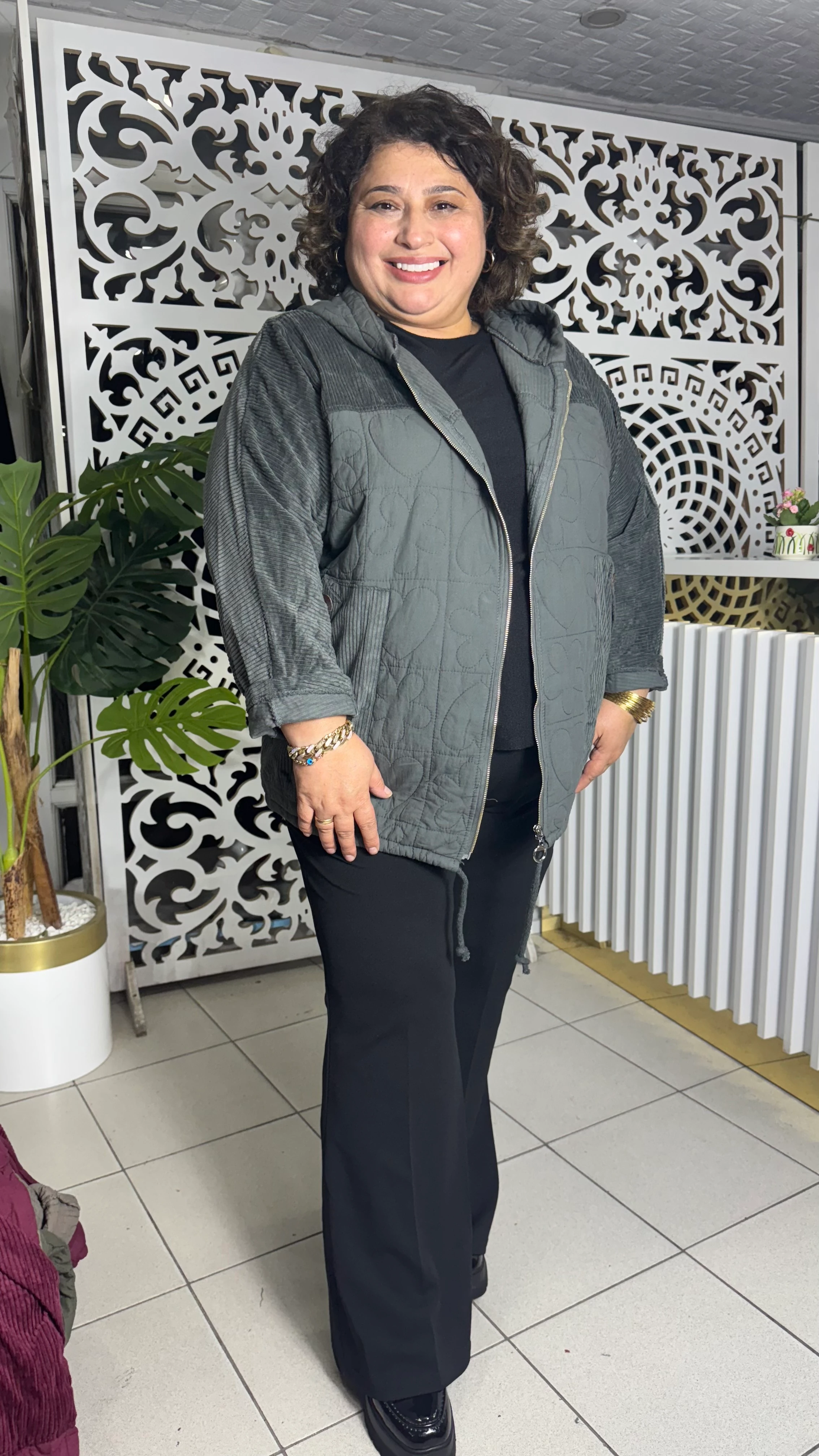 BÜYÜK BEDEN İTALYAN KADİFE DETAYLI KAPİTONE MONT - GRİ