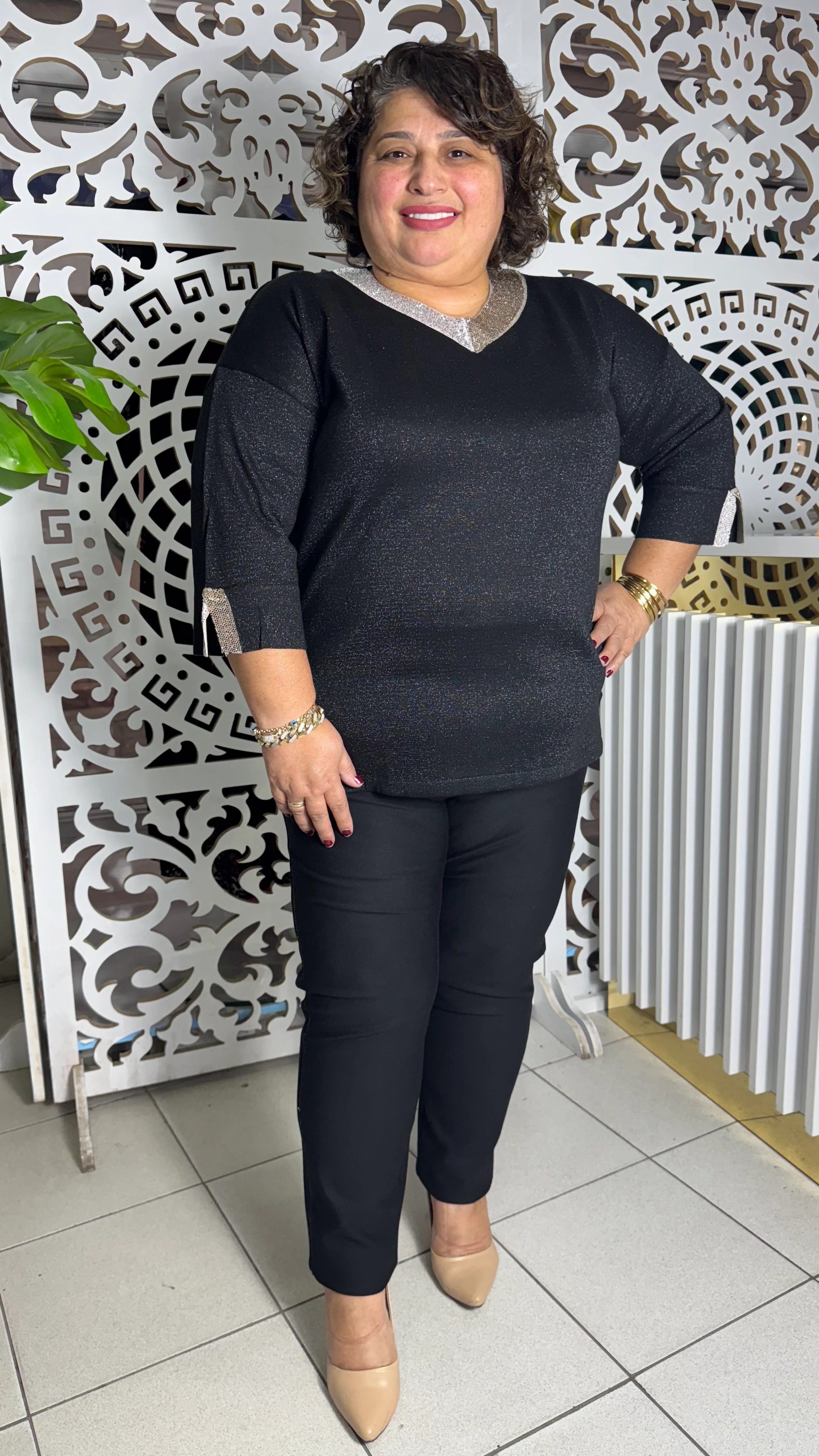 VE YAKA YAKASI TAŞLI MERSERİZE BLUZ