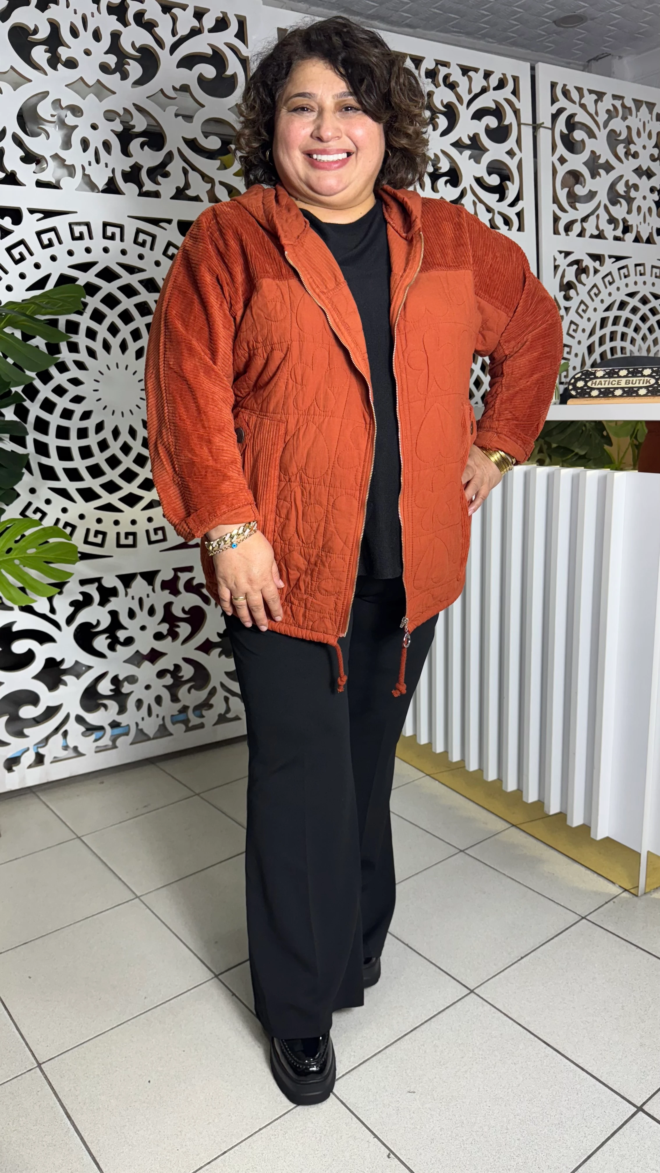 BÜYÜK BEDEN İTALYAN KADİFE DETAYLI KAPİTONE MONT - TARÇIN RENGİ