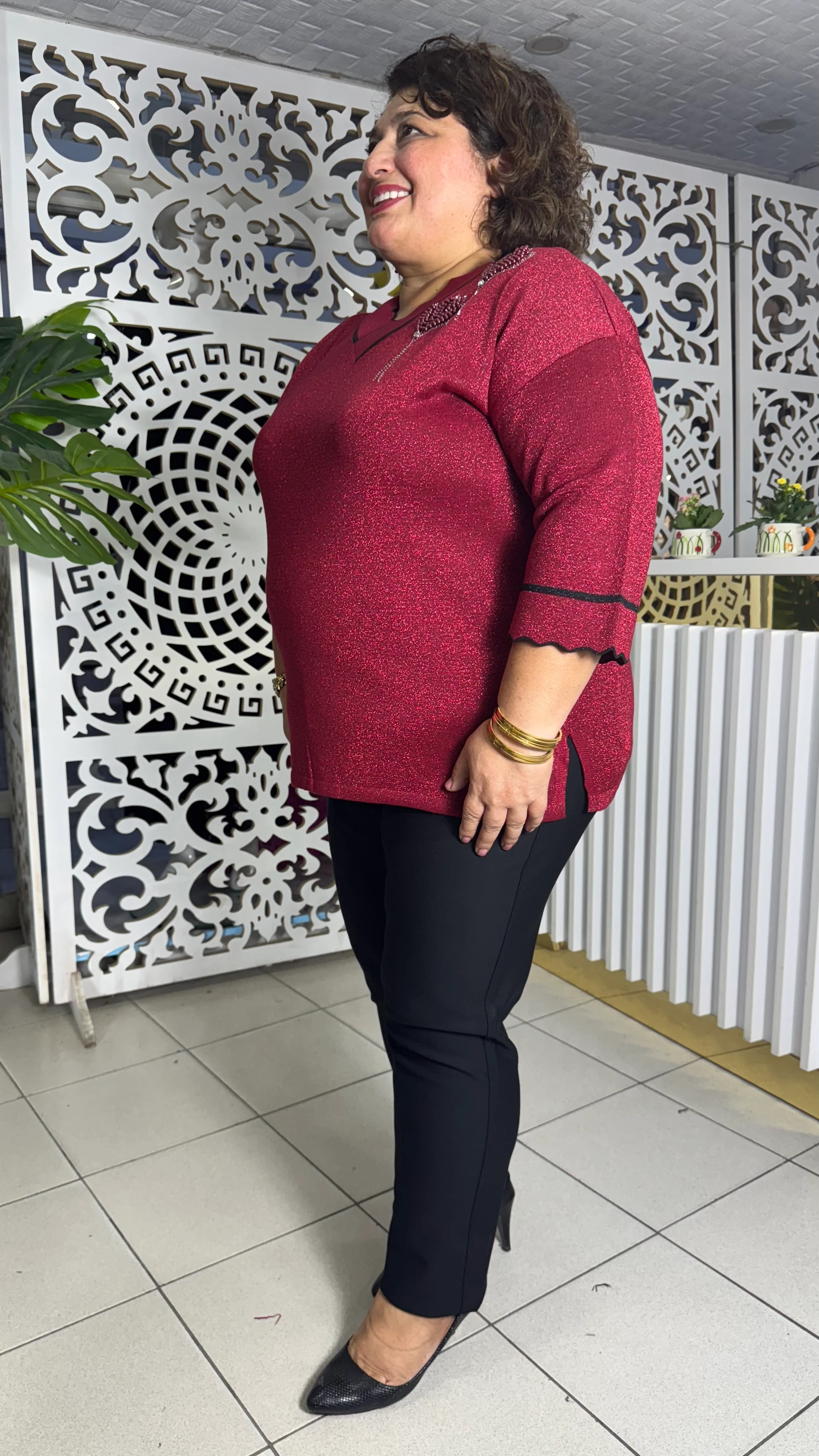 BÜYÜK BEDEN VE YAKA YAKASI TAŞLI MERSERİZE BLUZ