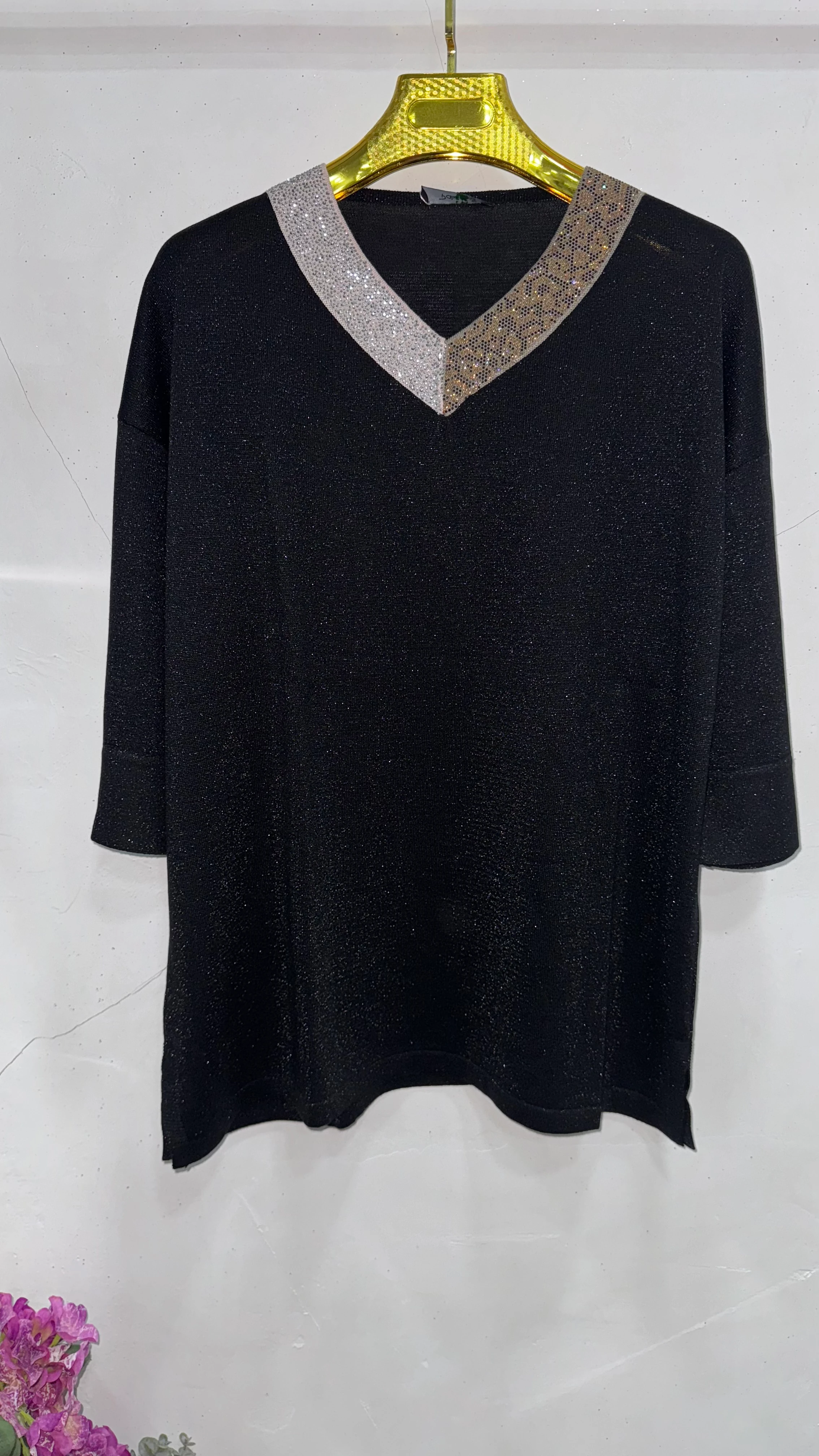 VE YAKA YAKASI TAŞLI MERSERİZE BLUZ