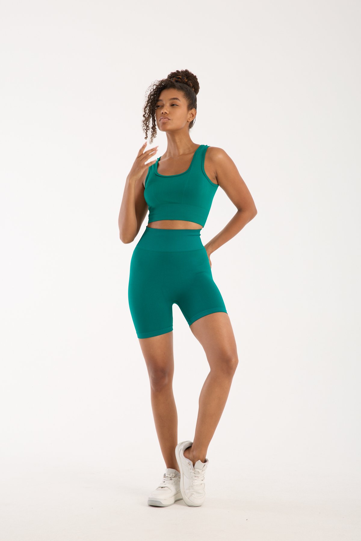 Emerald Flow Seamless/Dikişsiz Toparlayıcı Spor Büstiyer Şort Takım