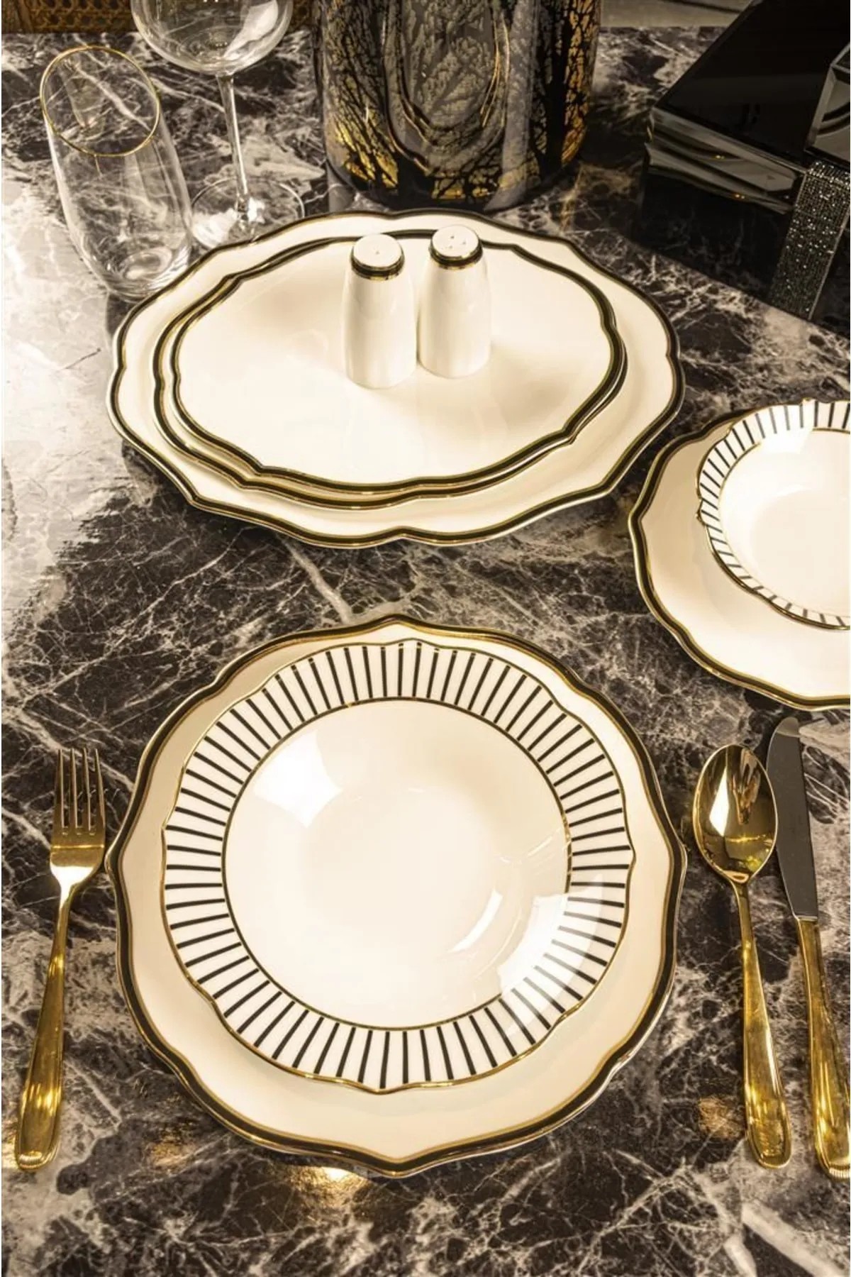 MİKASAMOOR Bellini Black 74 Parça Yemek Takımı 