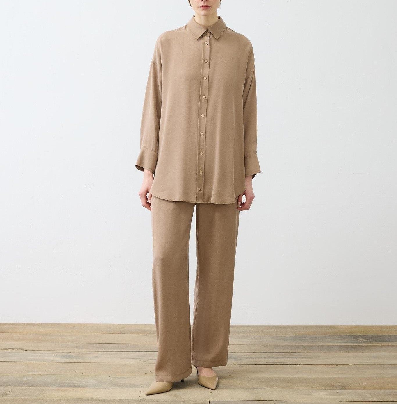 PRİME TAŞLANMIŞ İPEK PANTOLONLU TAKIM CAMEL
