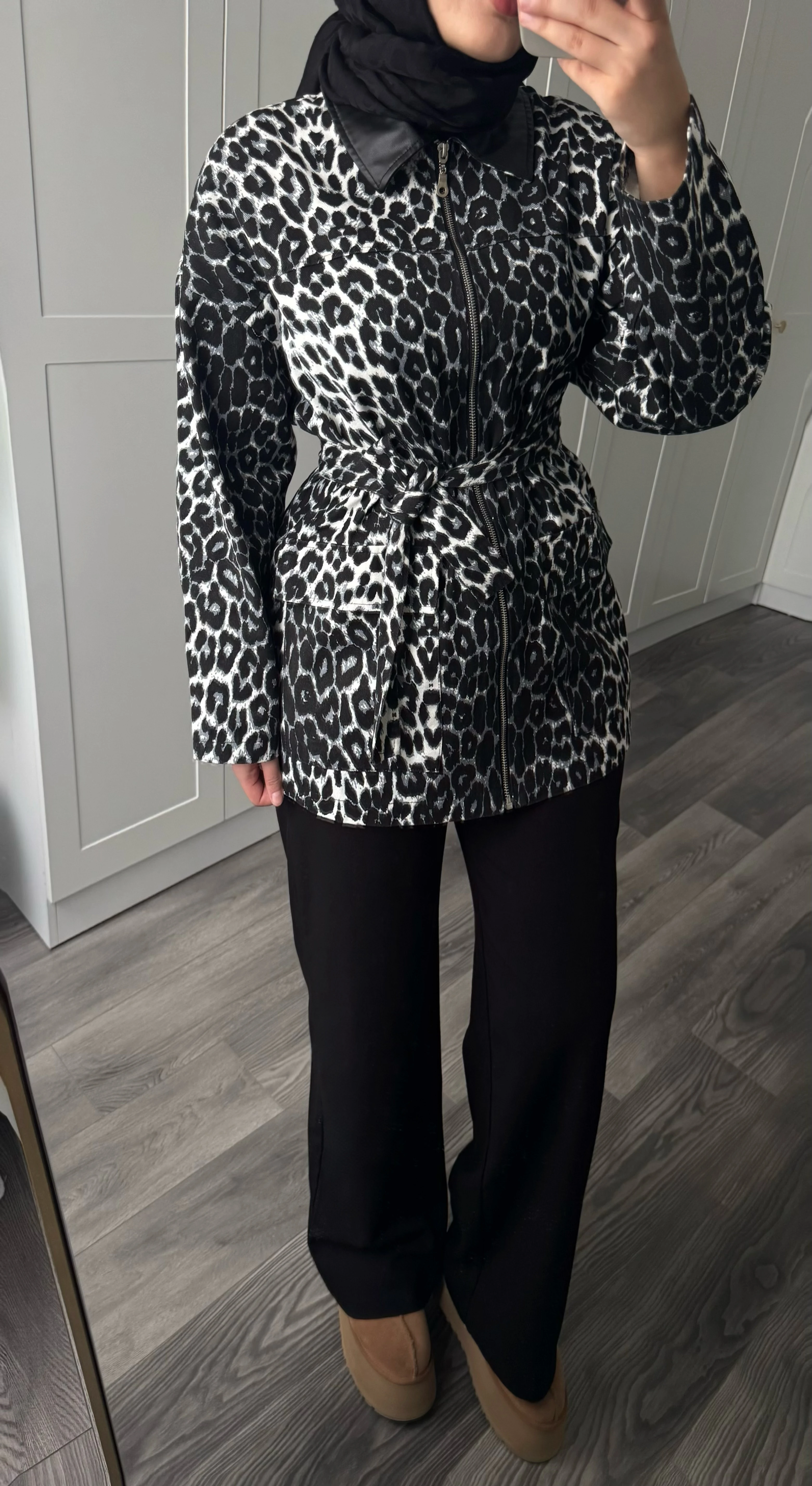 Deri Yakalı Leopar Ceket Siyah