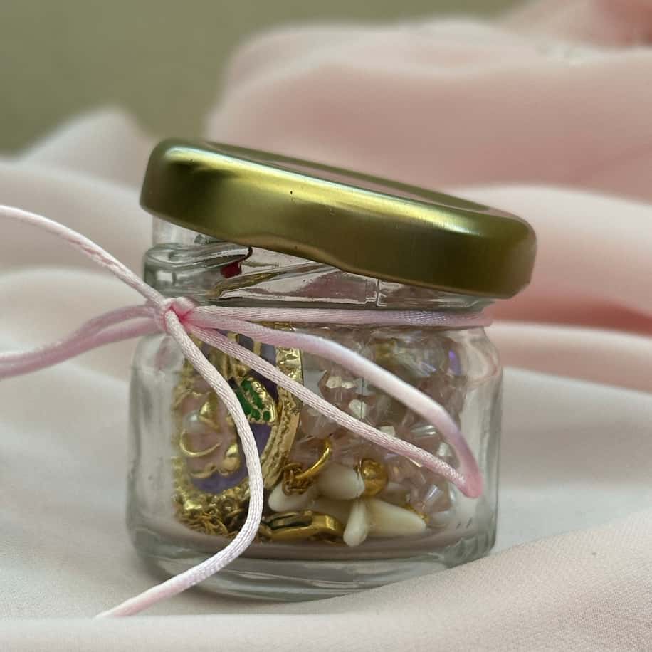 Sürpriz takı kavanozu