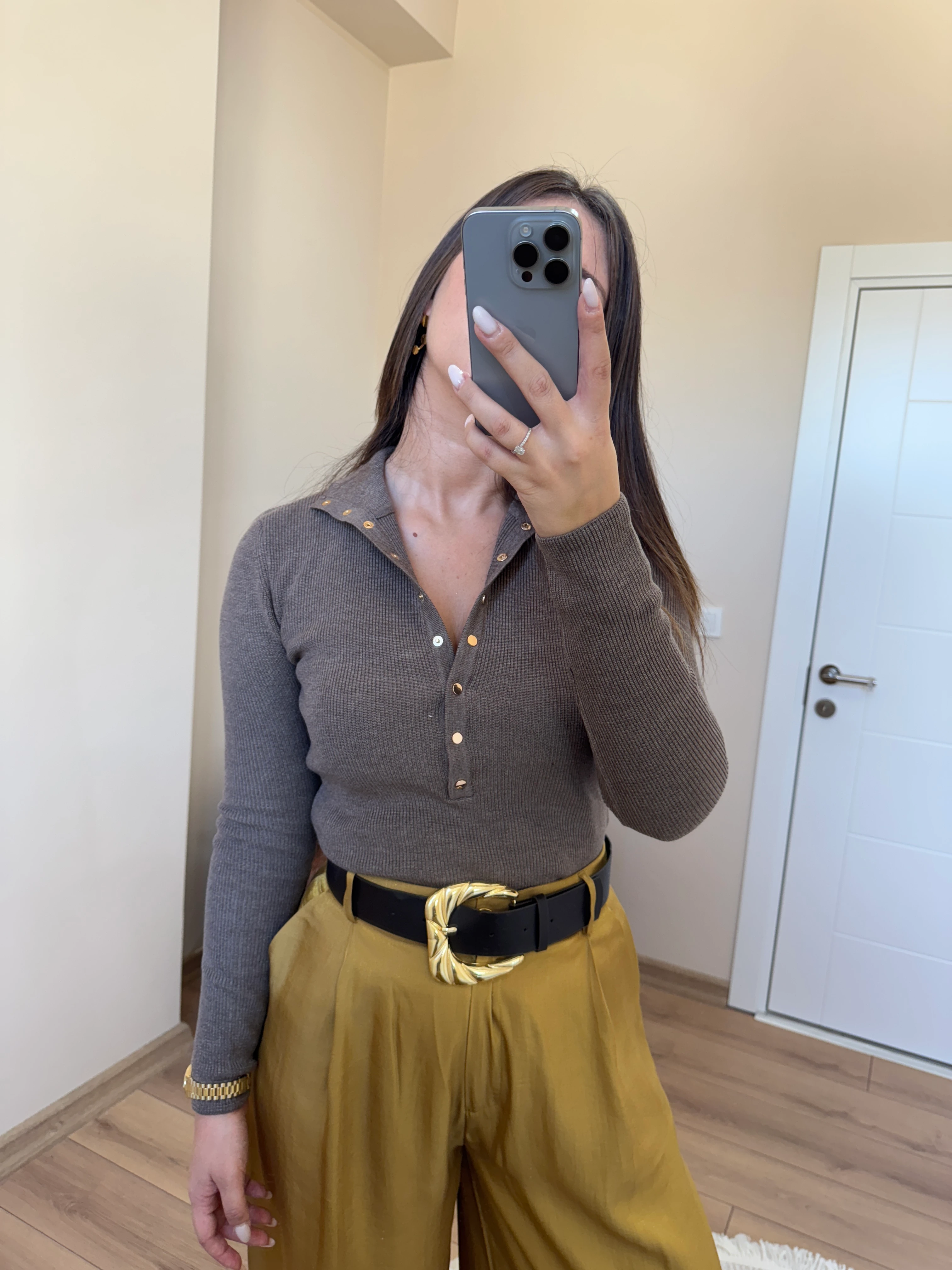 Dilvin Dik Yaka Çıtçıtlı Triko Kazak