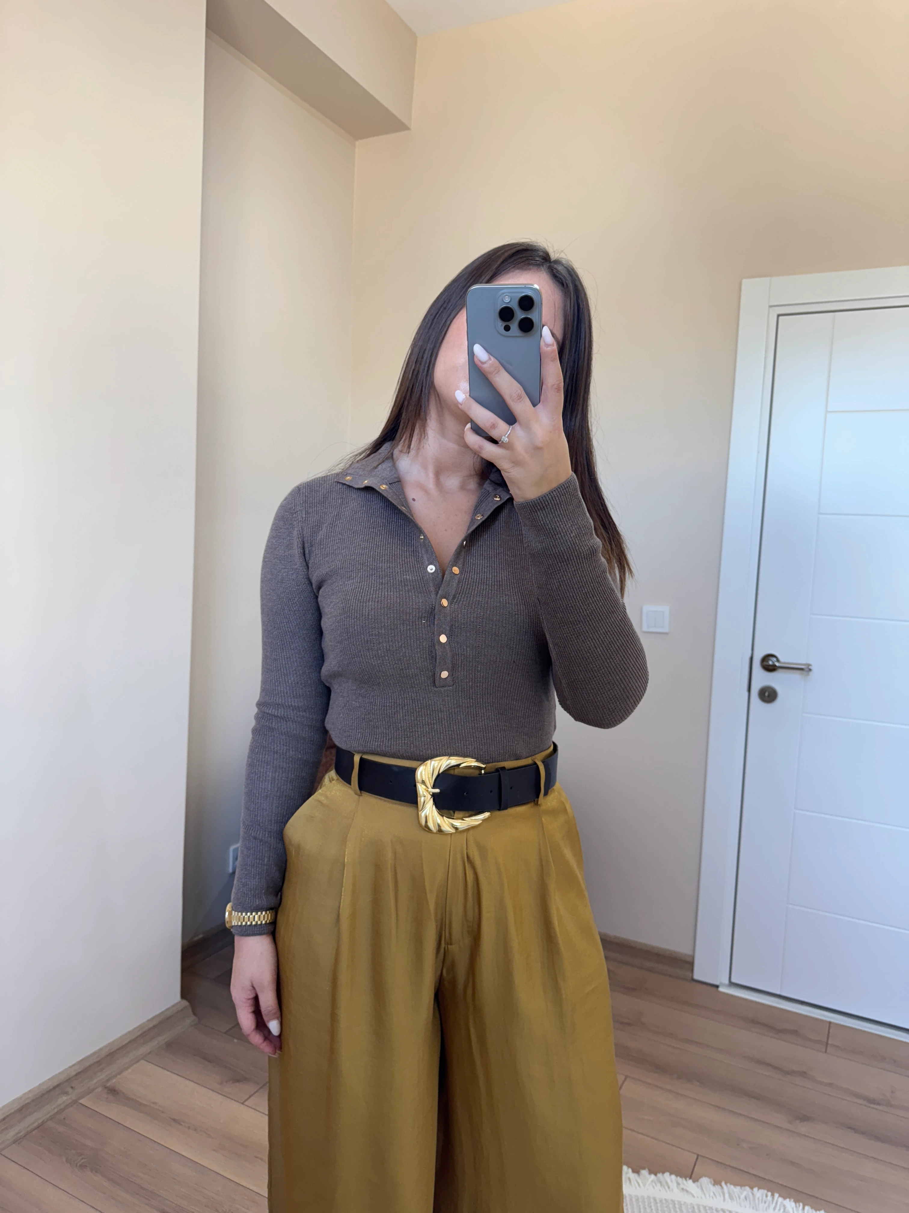 Dilvin Dik Yaka Çıtçıtlı Triko Kazak