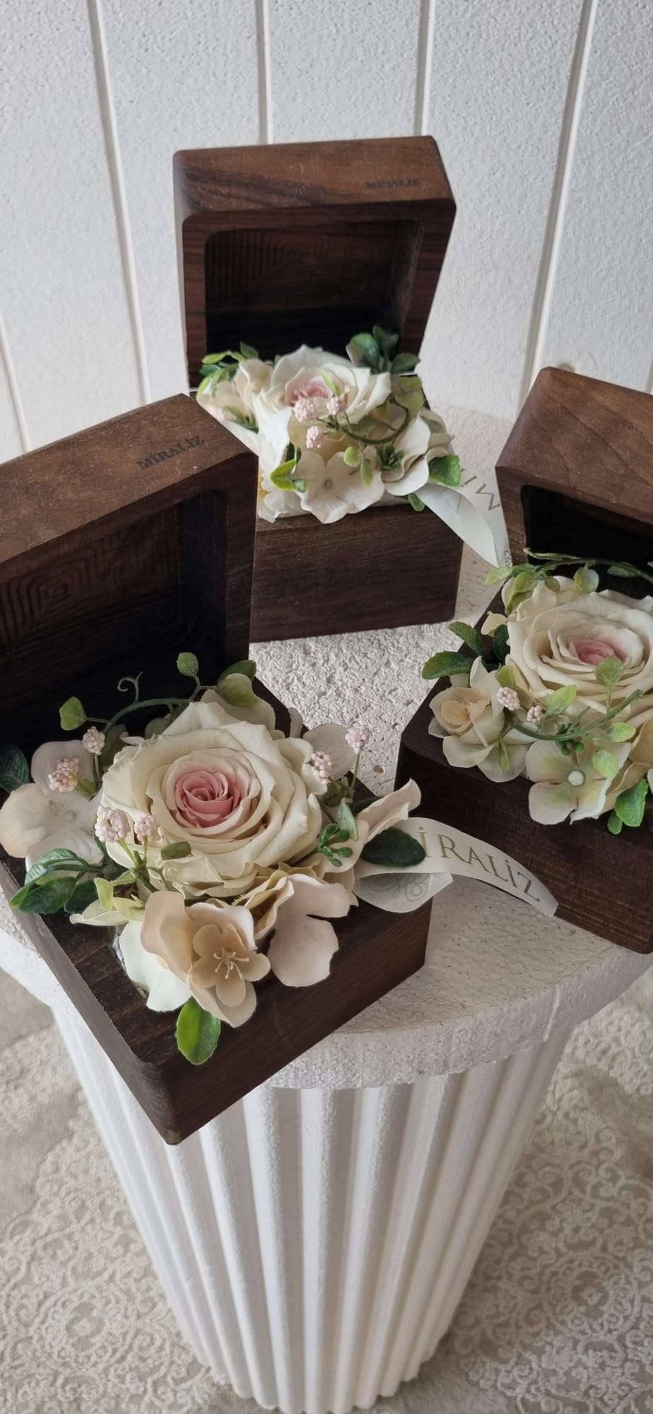 premium flower box alice in wonderland - premium ahşap çiçek kutuları