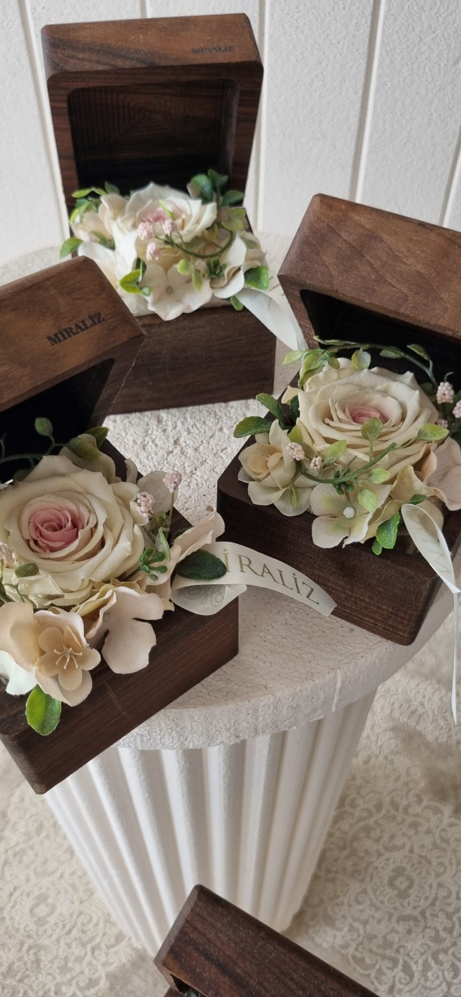 premium flower box alice in wonderland - premium ahşap çiçek kutuları