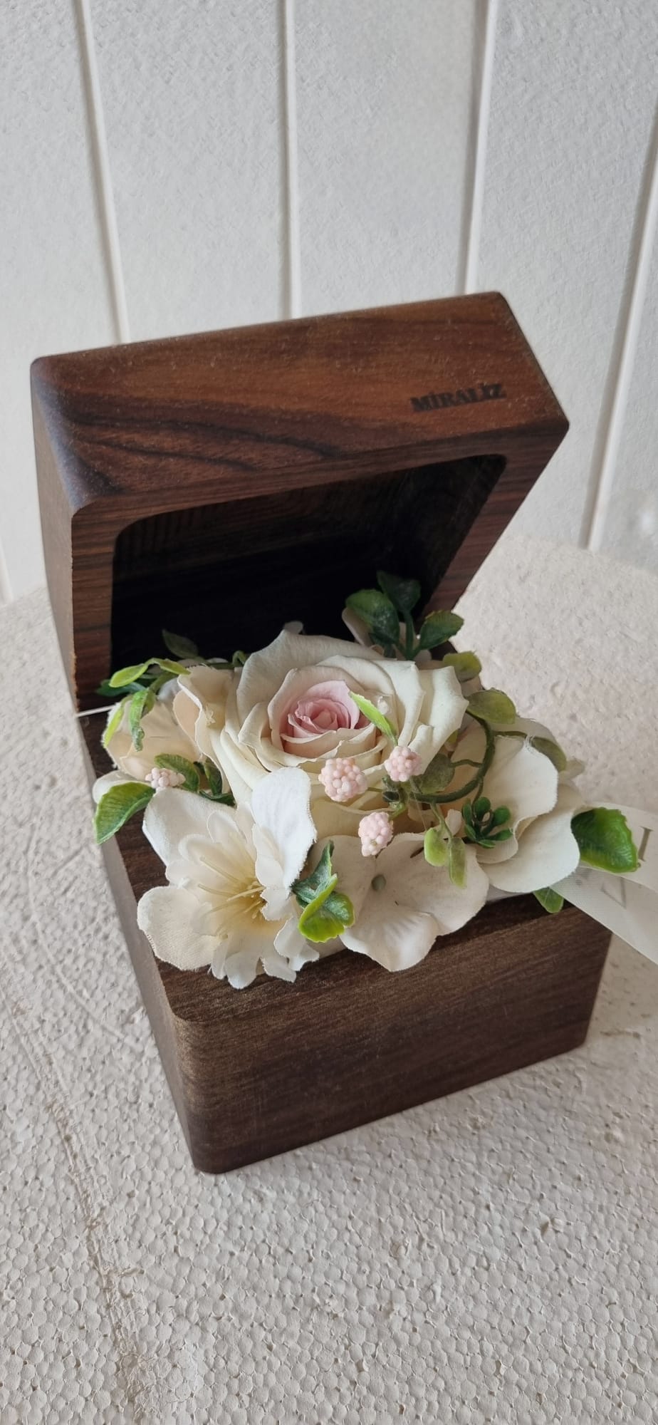 premium flower box alice in wonderland - premium ahşap çiçek kutuları