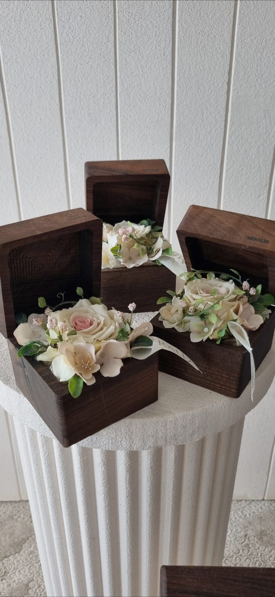 premium flower box alice in wonderland - premium ahşap çiçek kutuları