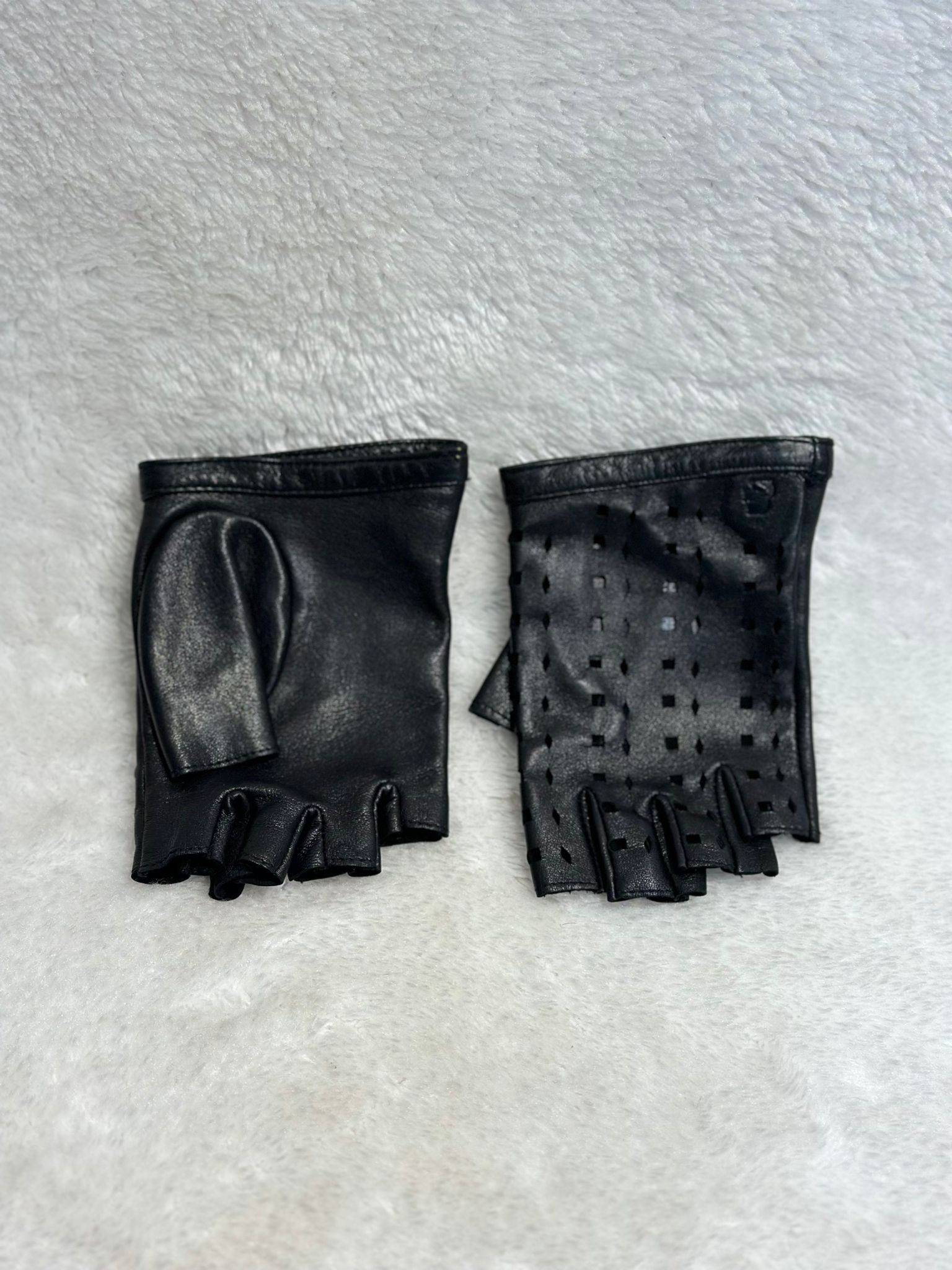 KARL LAGERFELD GLOVES