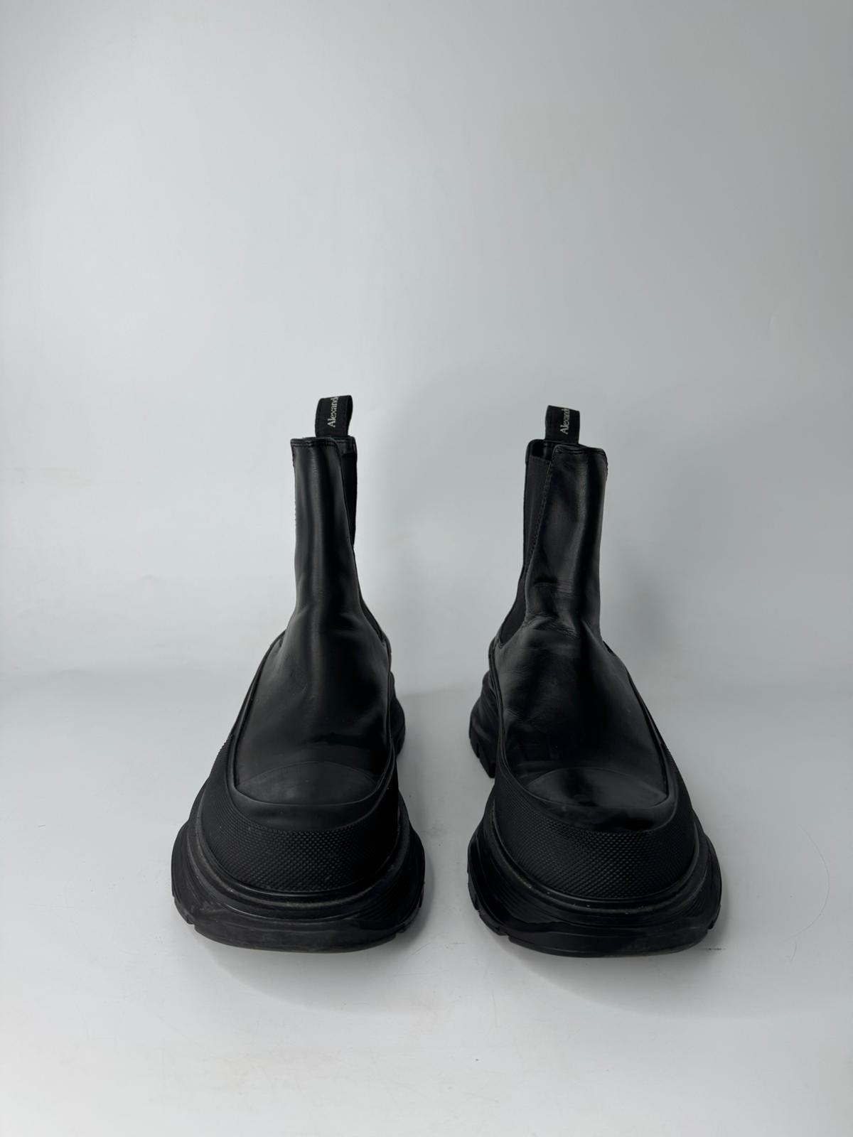 ALEXANDER MCQUEEN BOAT