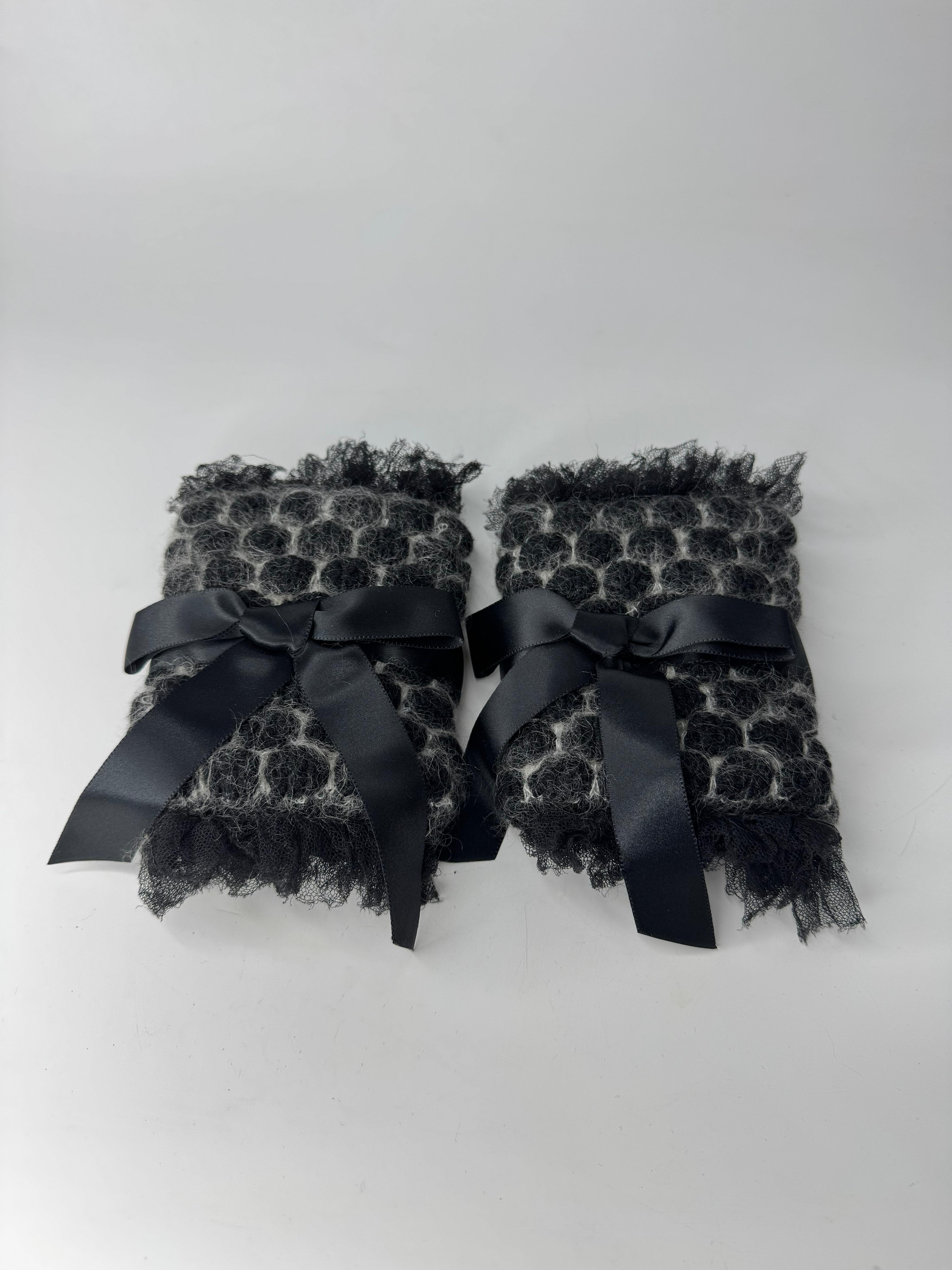 CHANEL GLOVE