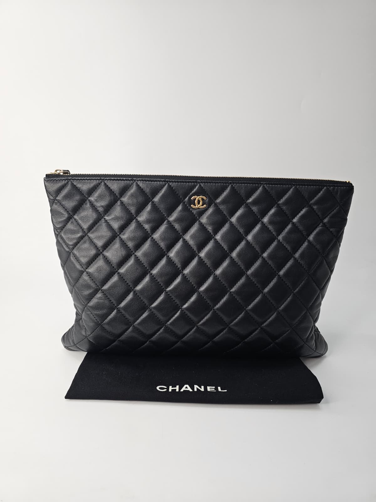 CHANEL QUILTED CLUTCH 