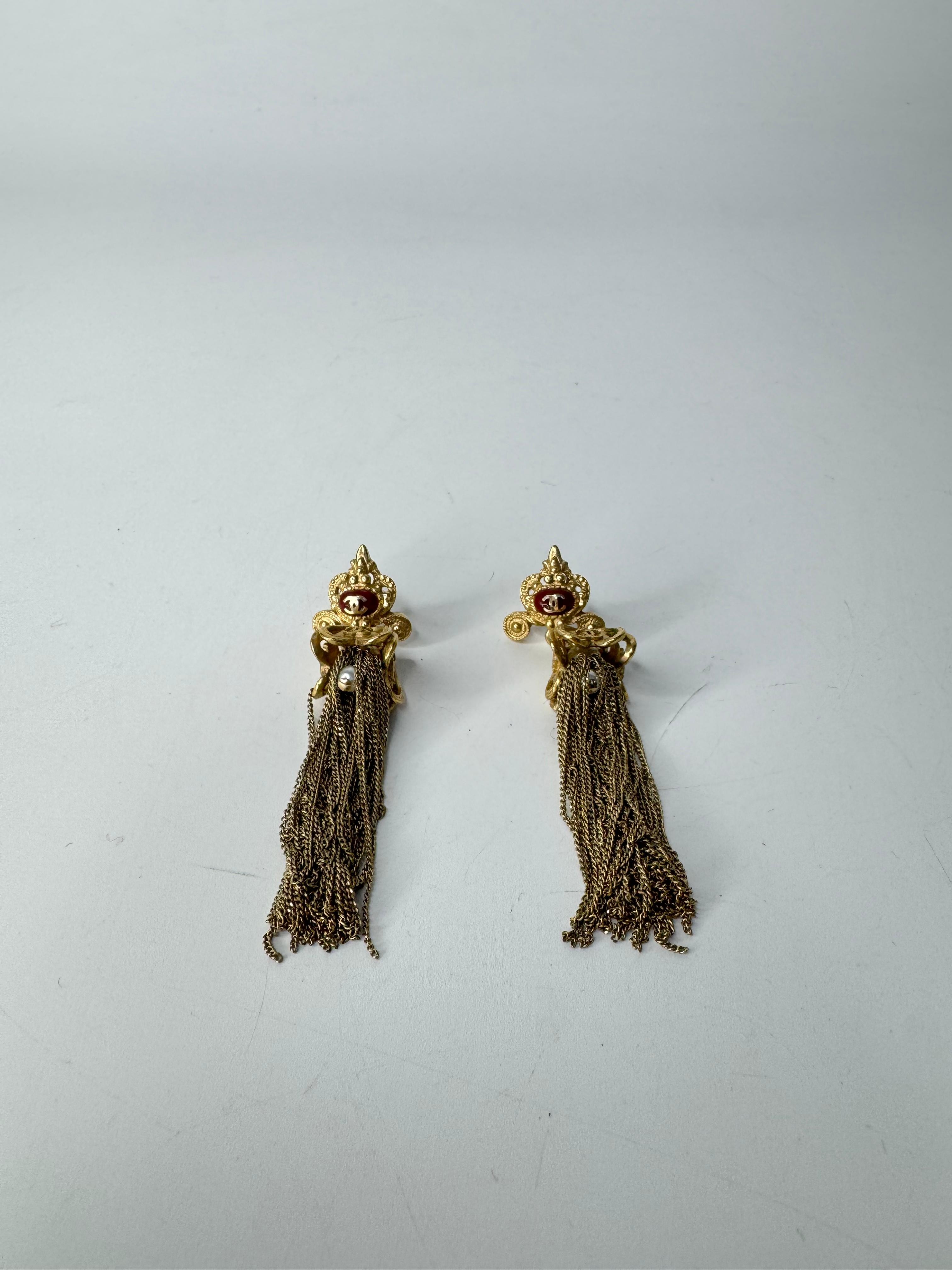 CHANEL EARRING