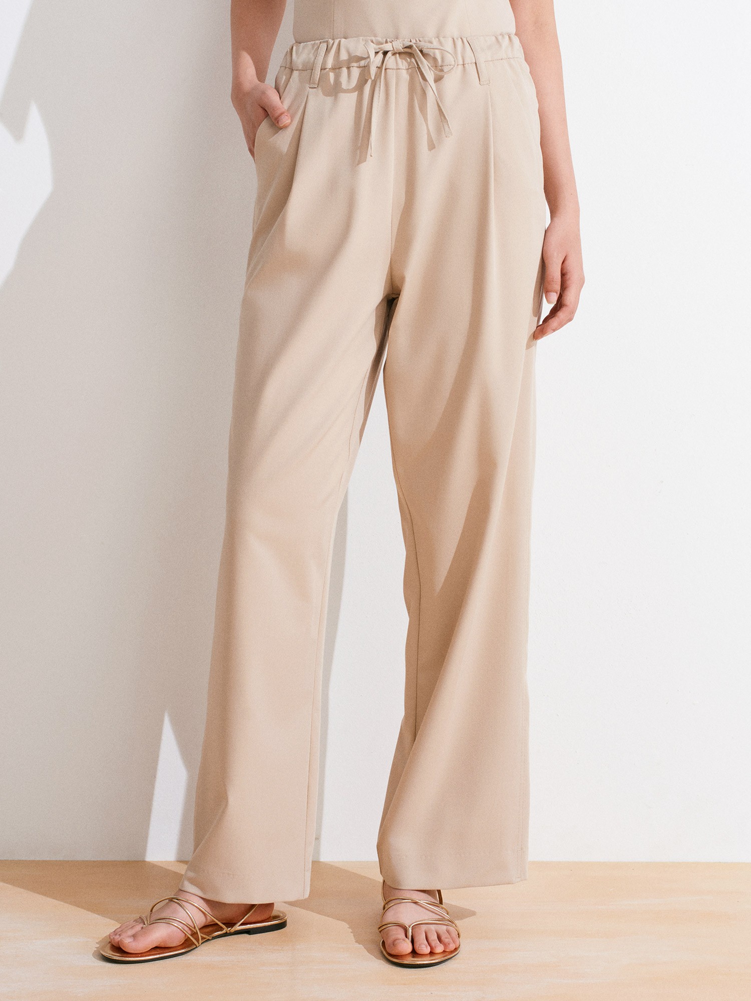 BELİ BÜZGÜLÜ BEJ PANTALON