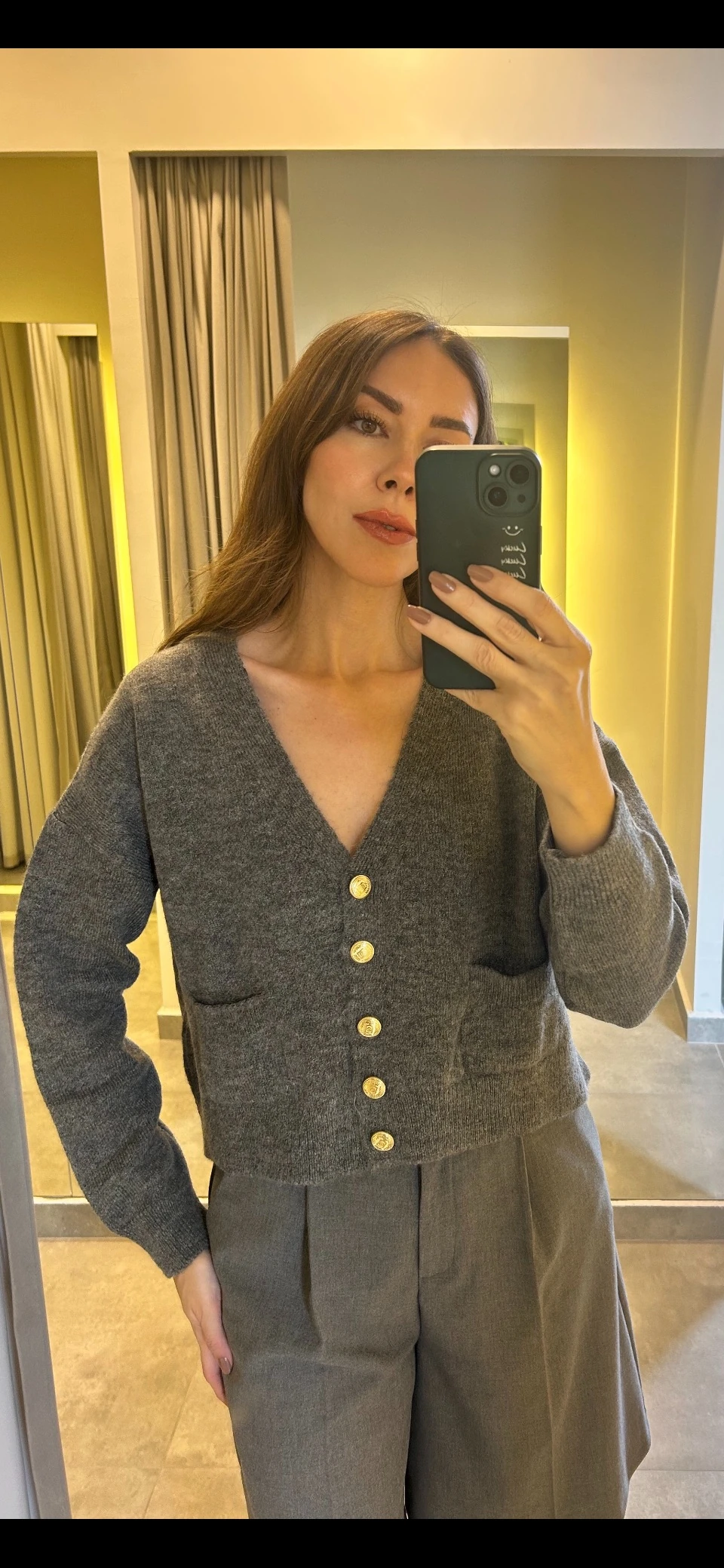 koyu gri triko hırka