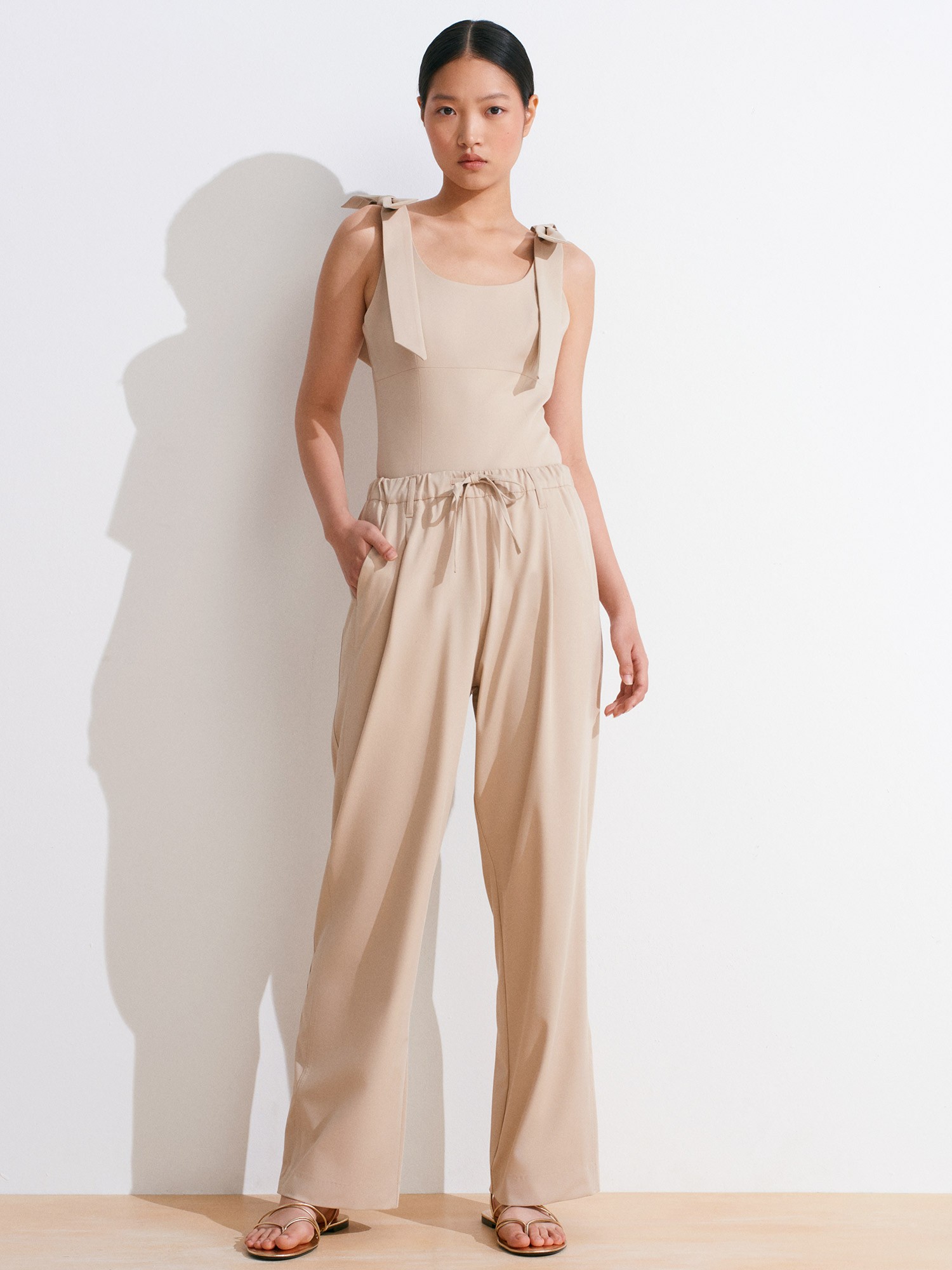 BELİ BÜZGÜLÜ BEJ PANTALON