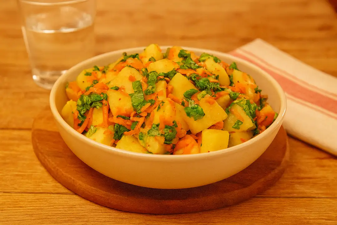 Patates Salatası Tarifleri: Yoğurtlu, Hardallı ve Havuçlu