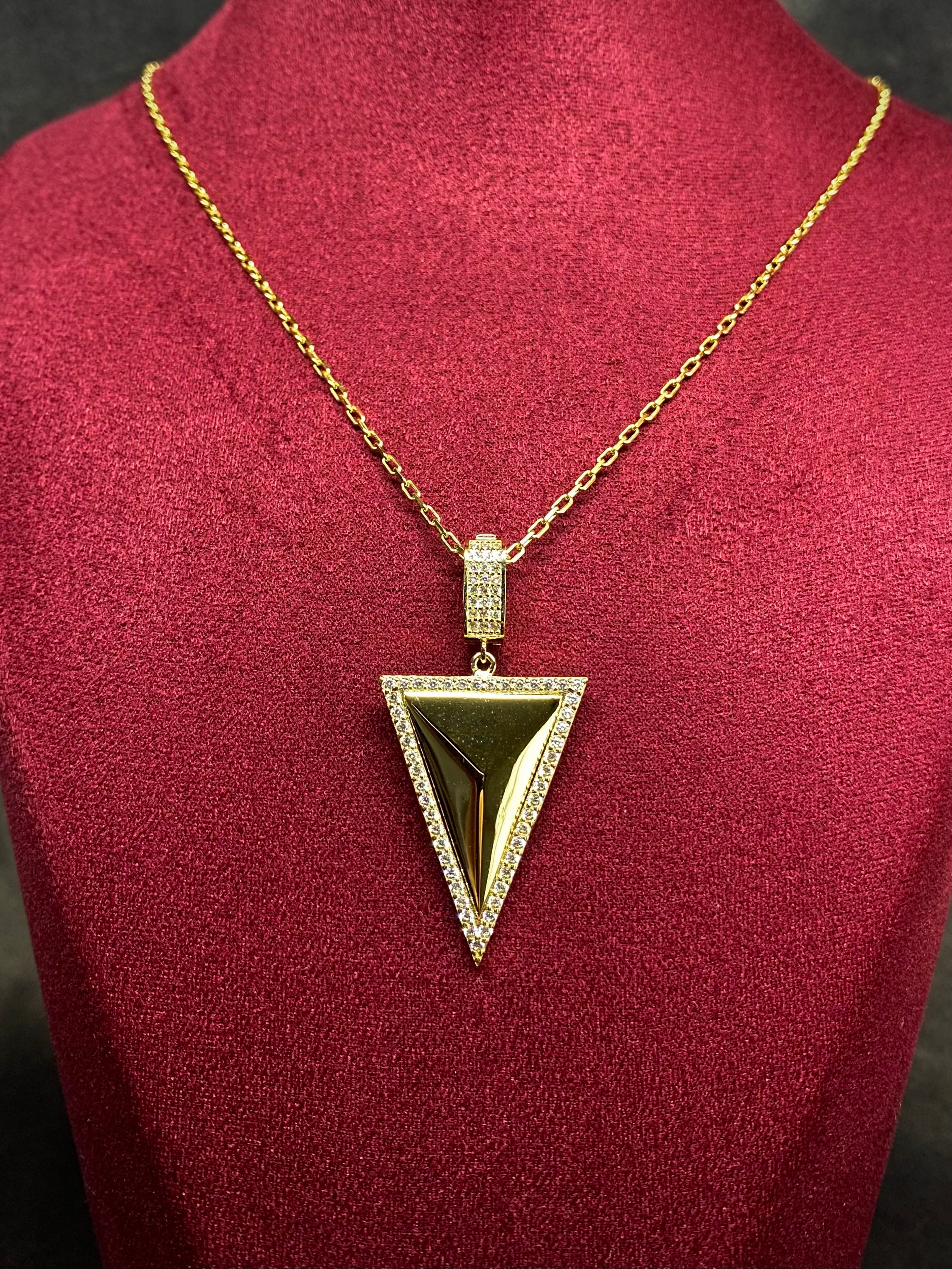 14 K Taşlı Piramit Altın Kolye