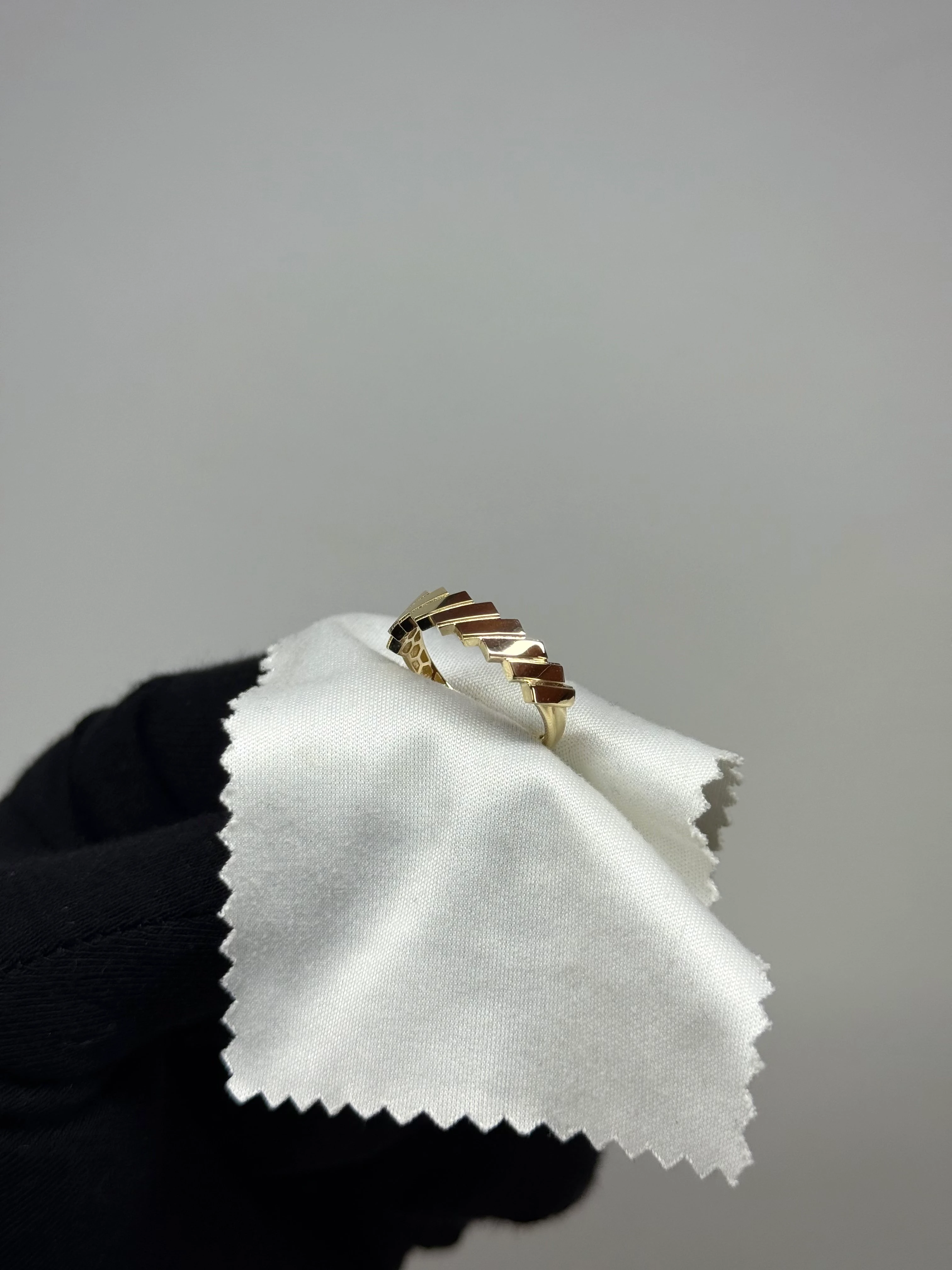 14 K Dikdörtgen Sıralı Altın Yüzük