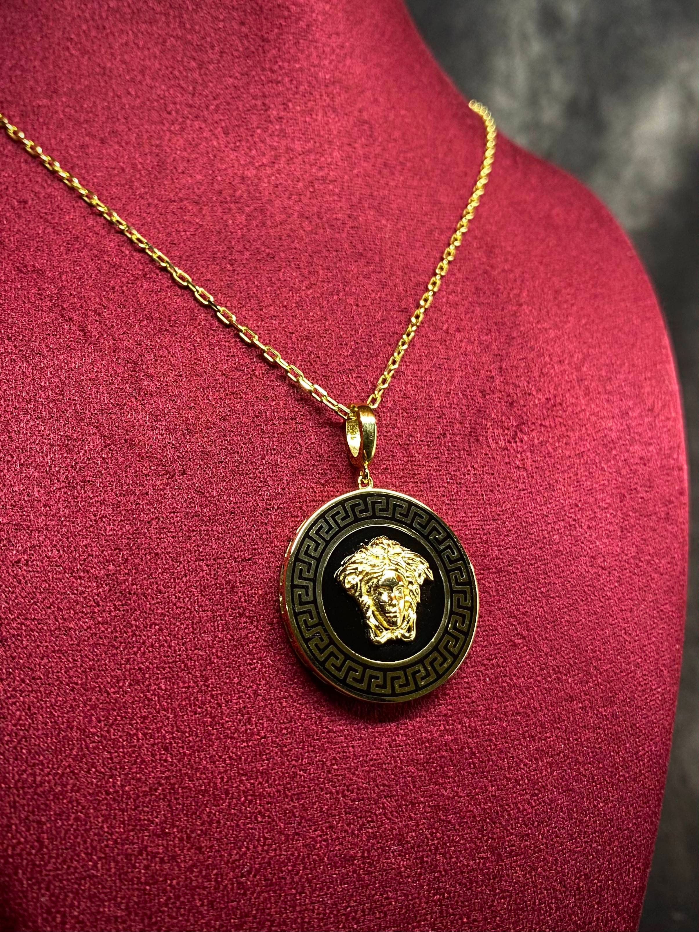 14 K Greek Desenli Medusa Altın Kolye