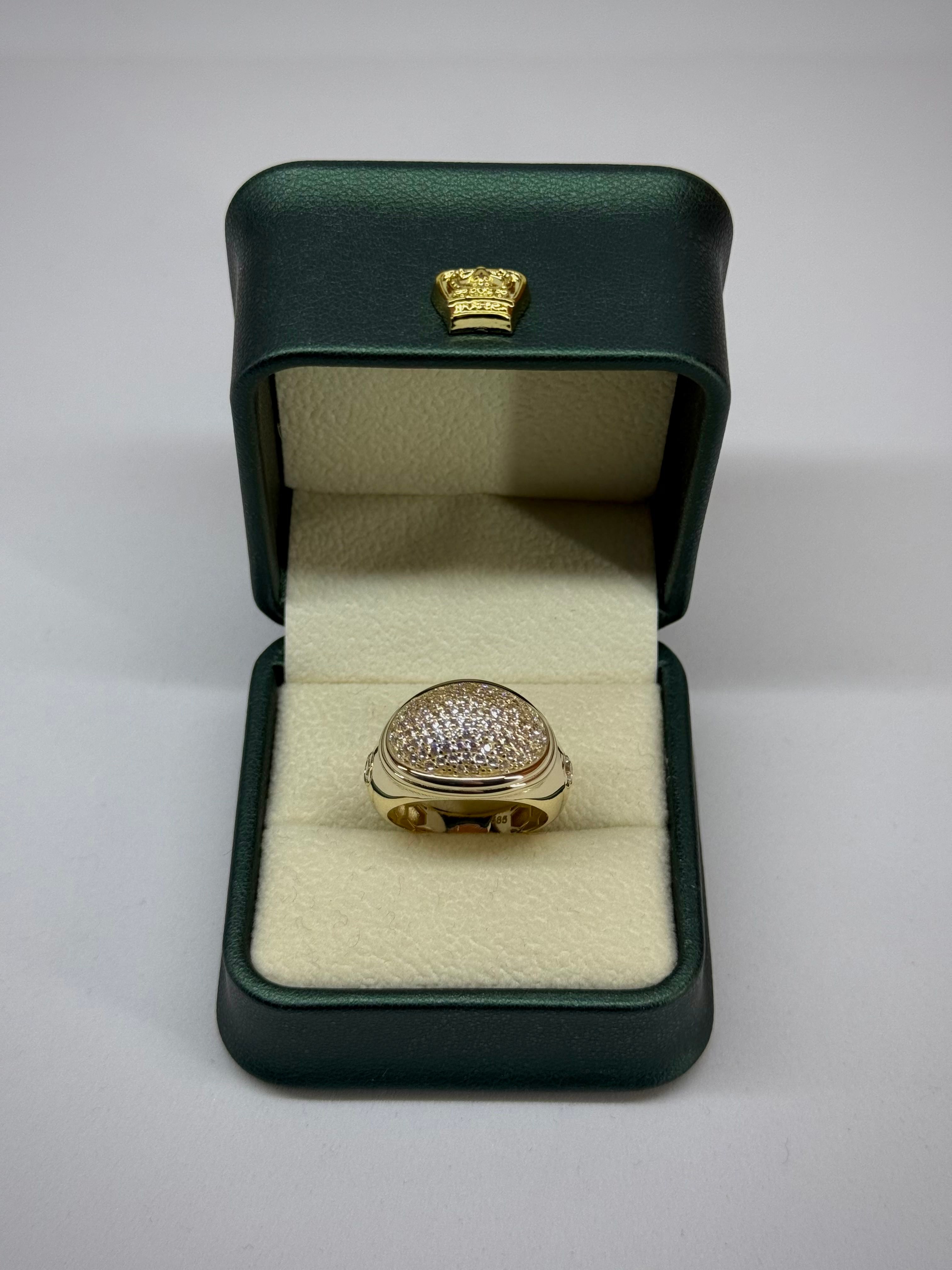 14 K Oval Bombeli Taşlı Altın Yüzük