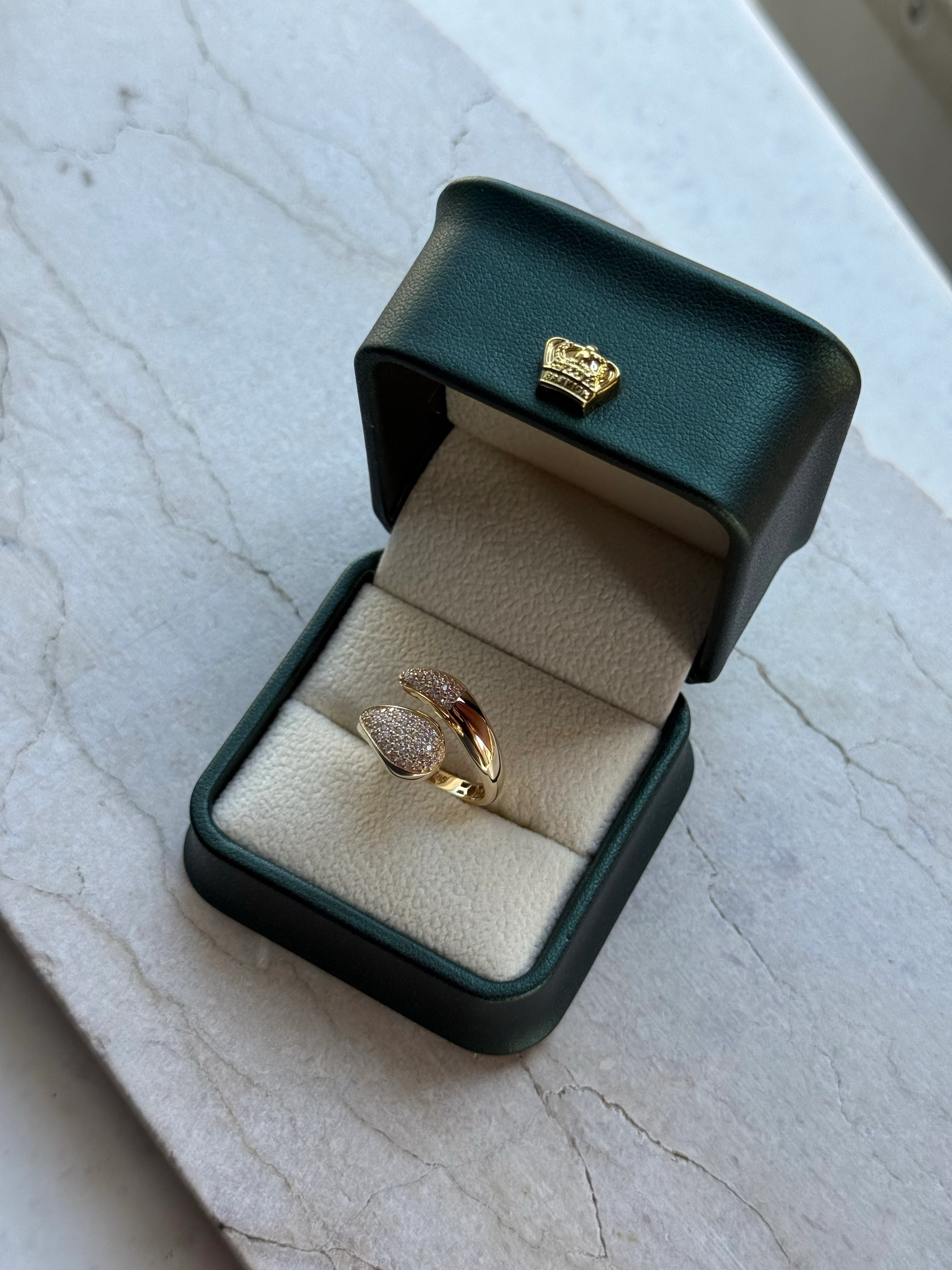 14 K Taşlı Bombeli Sarmal Altın Yüzük