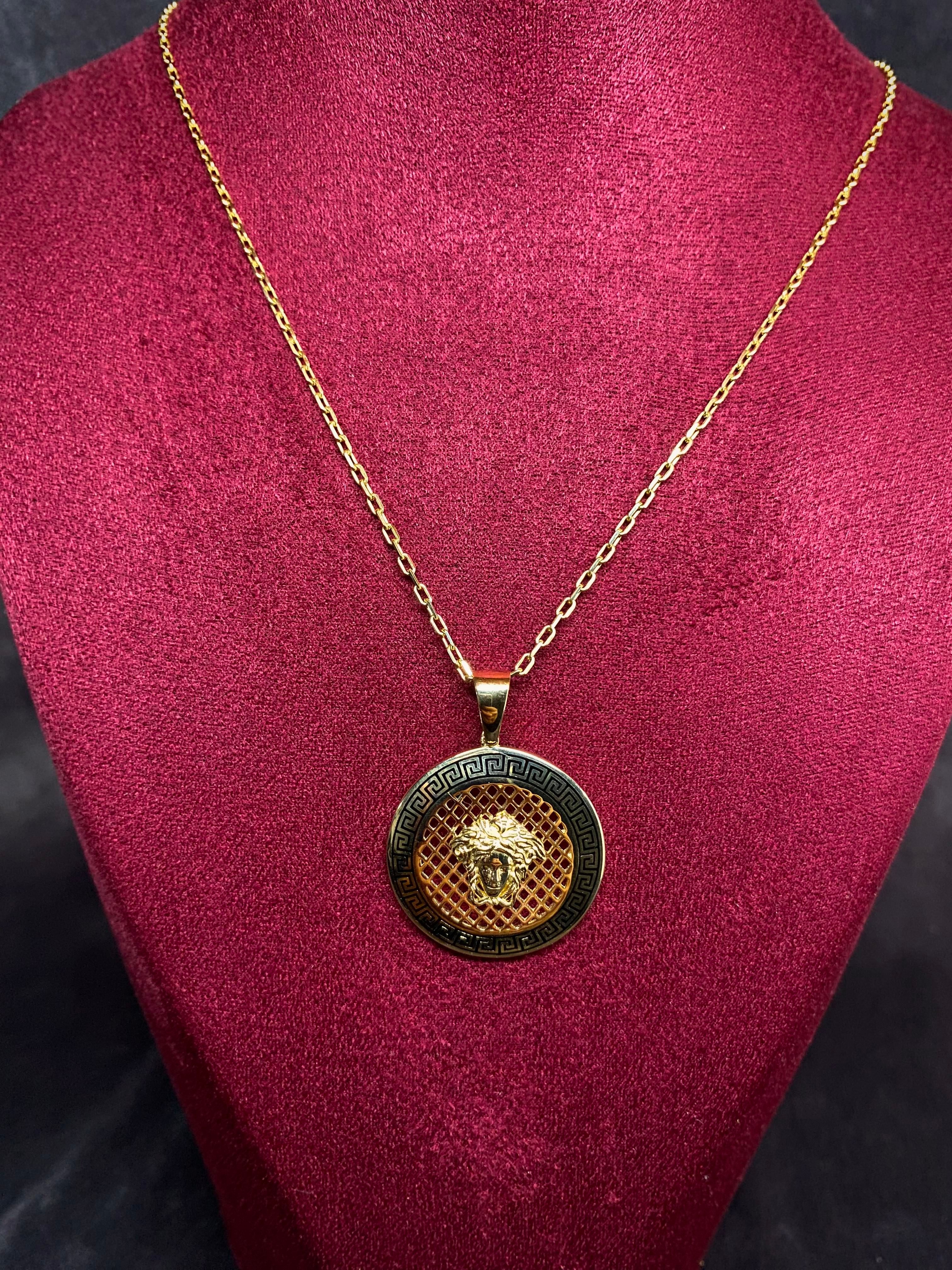 14 K Greek Desenli Medusa Altın Kolye