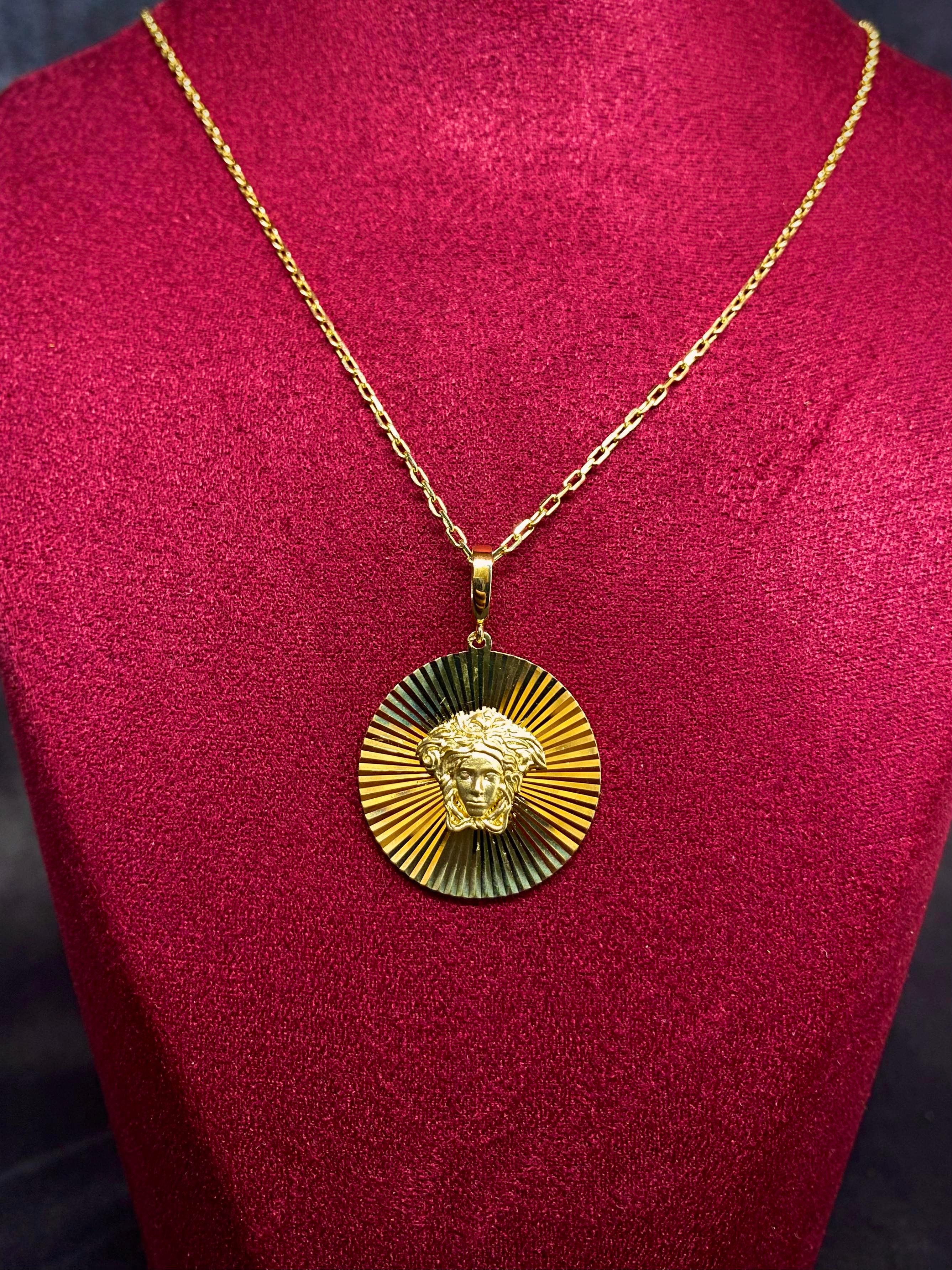 14 K Kalemli Medusa Altın Kolye