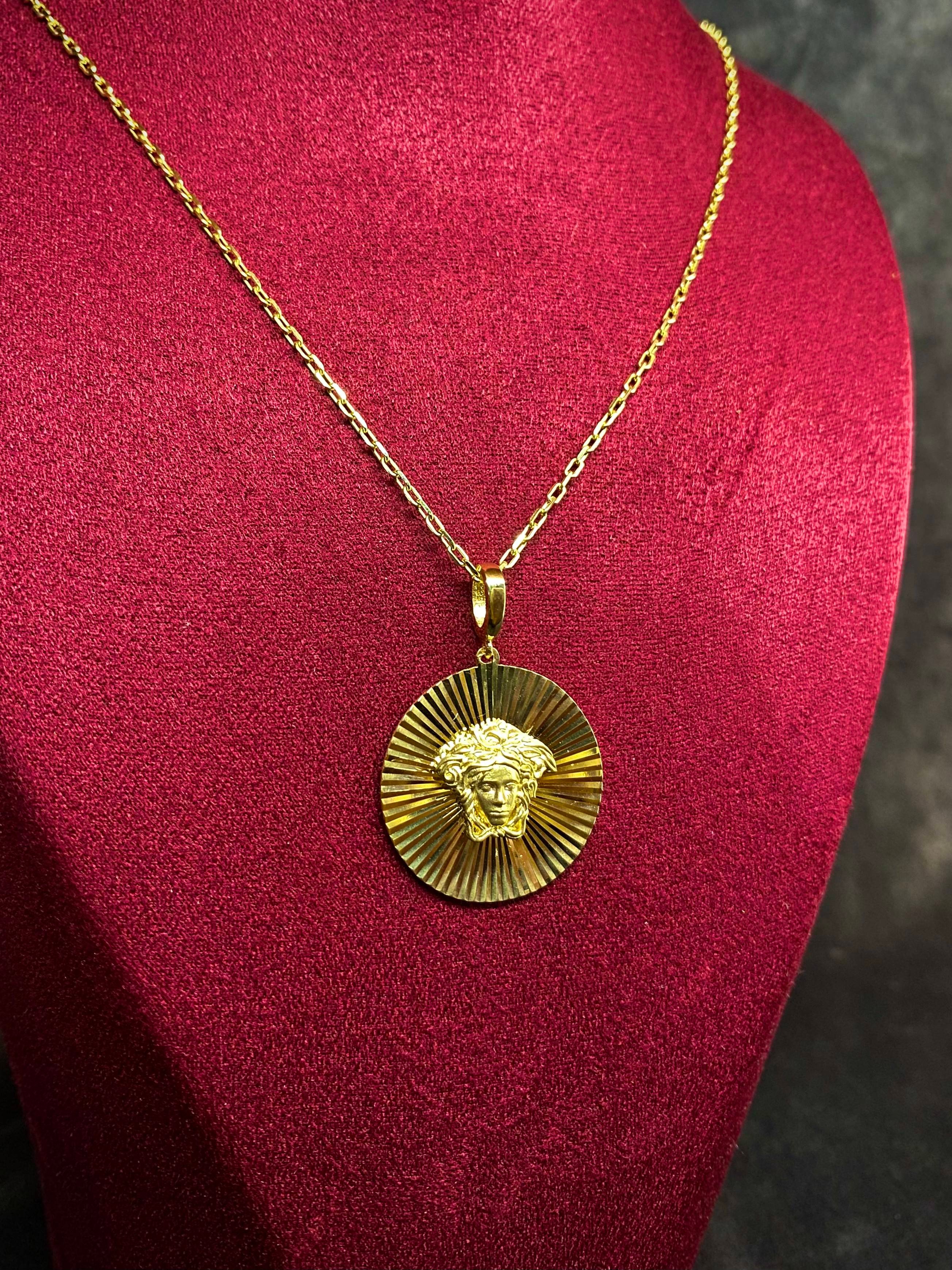 14 K Kalemli Medusa Altın Kolye