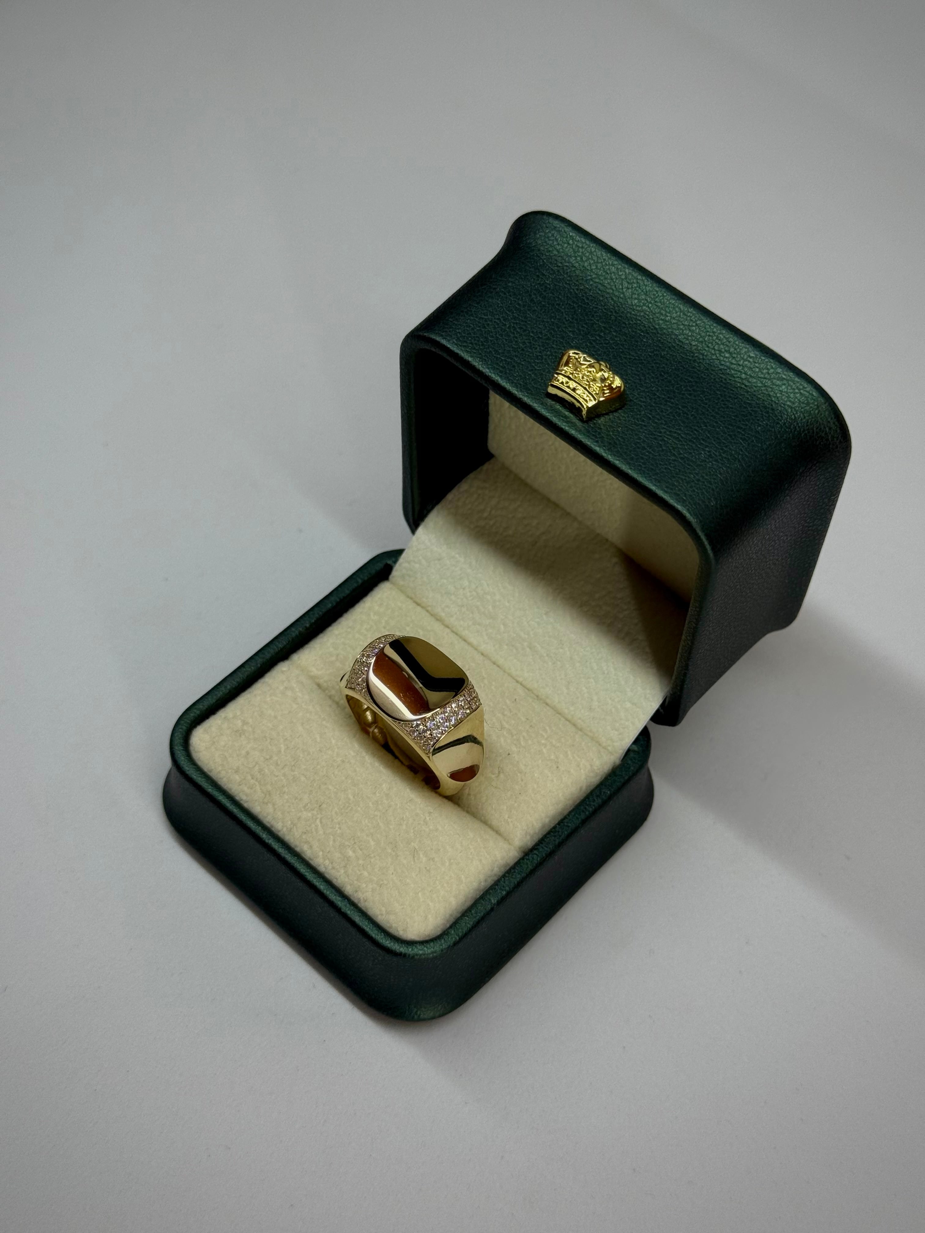 14 K Taşlı Modern Tasarım Altın Yüzük