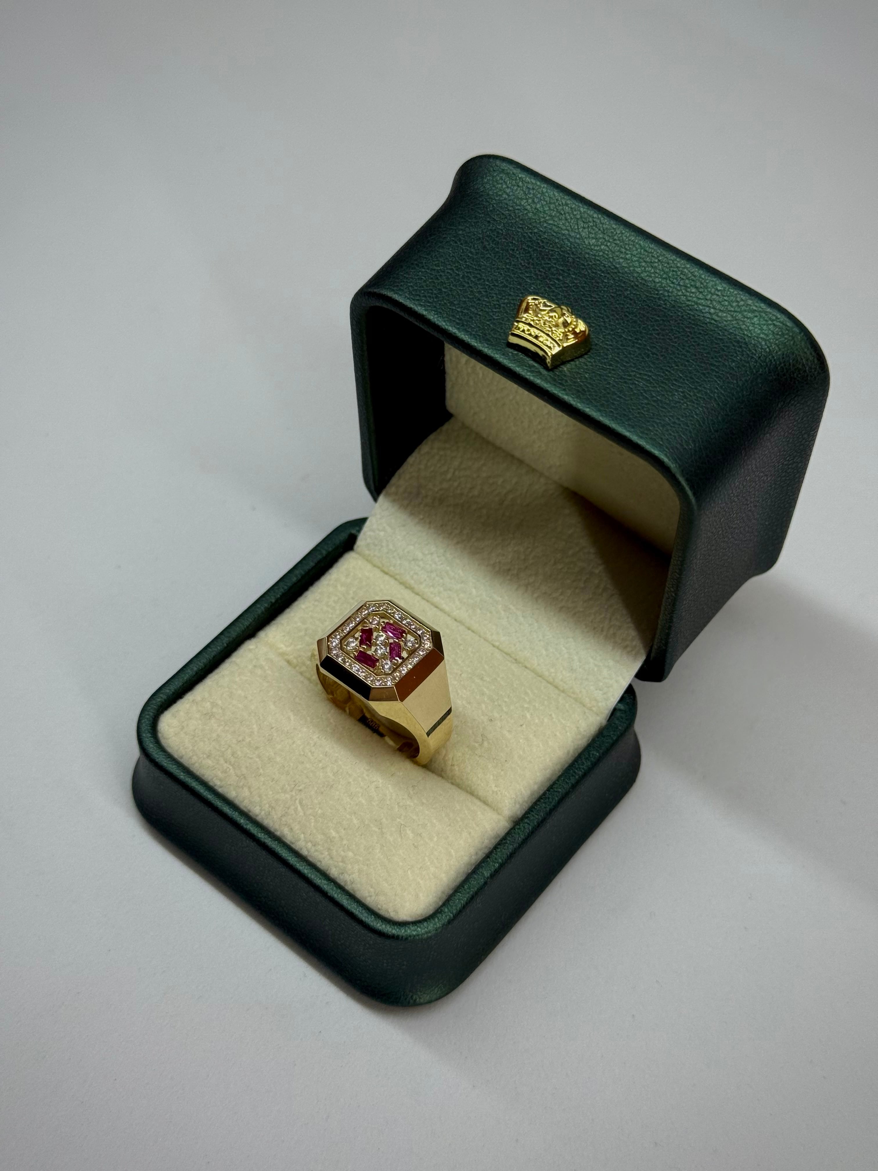 14 K Taşlı Kare Altın Yüzük